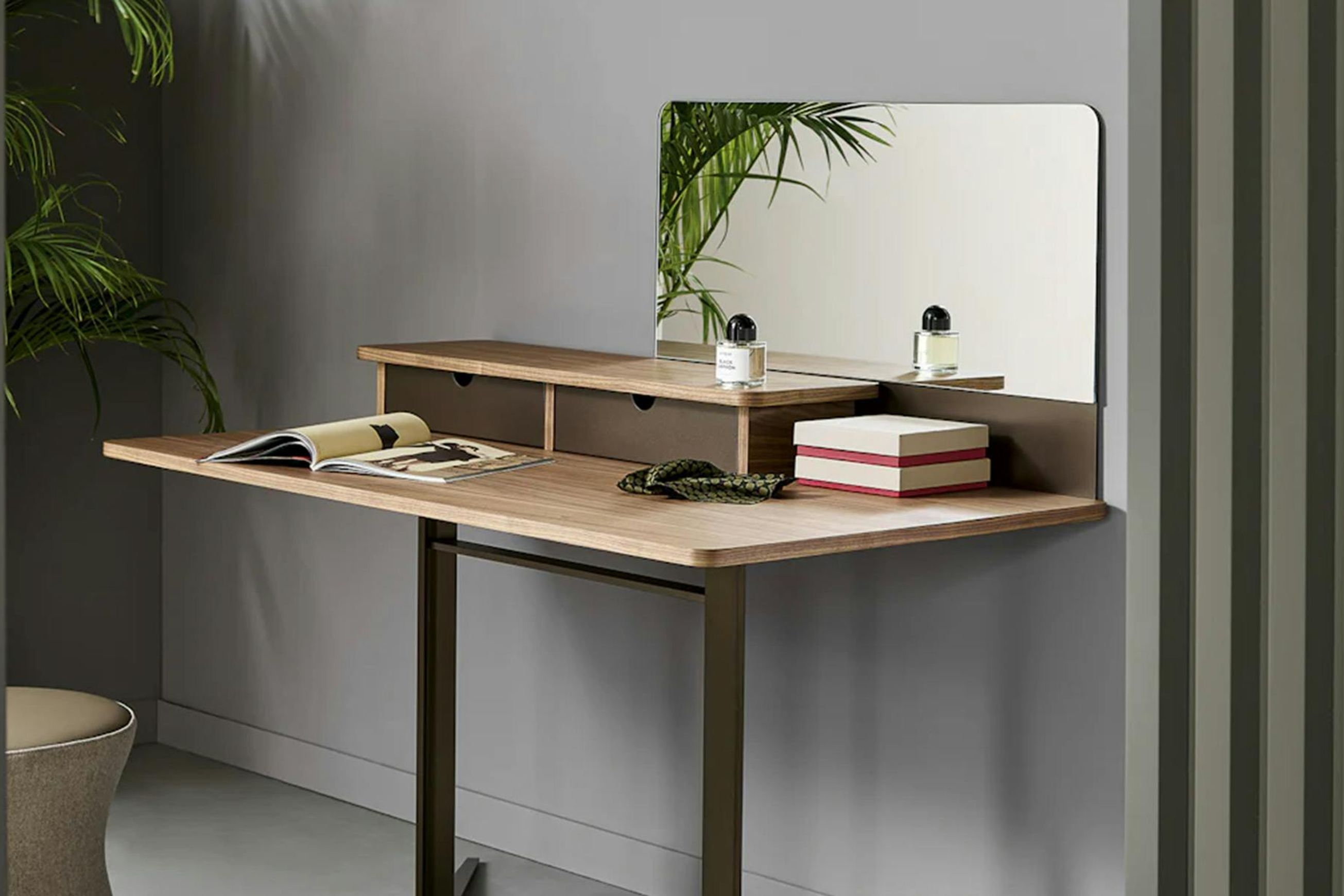 Nelson Desk