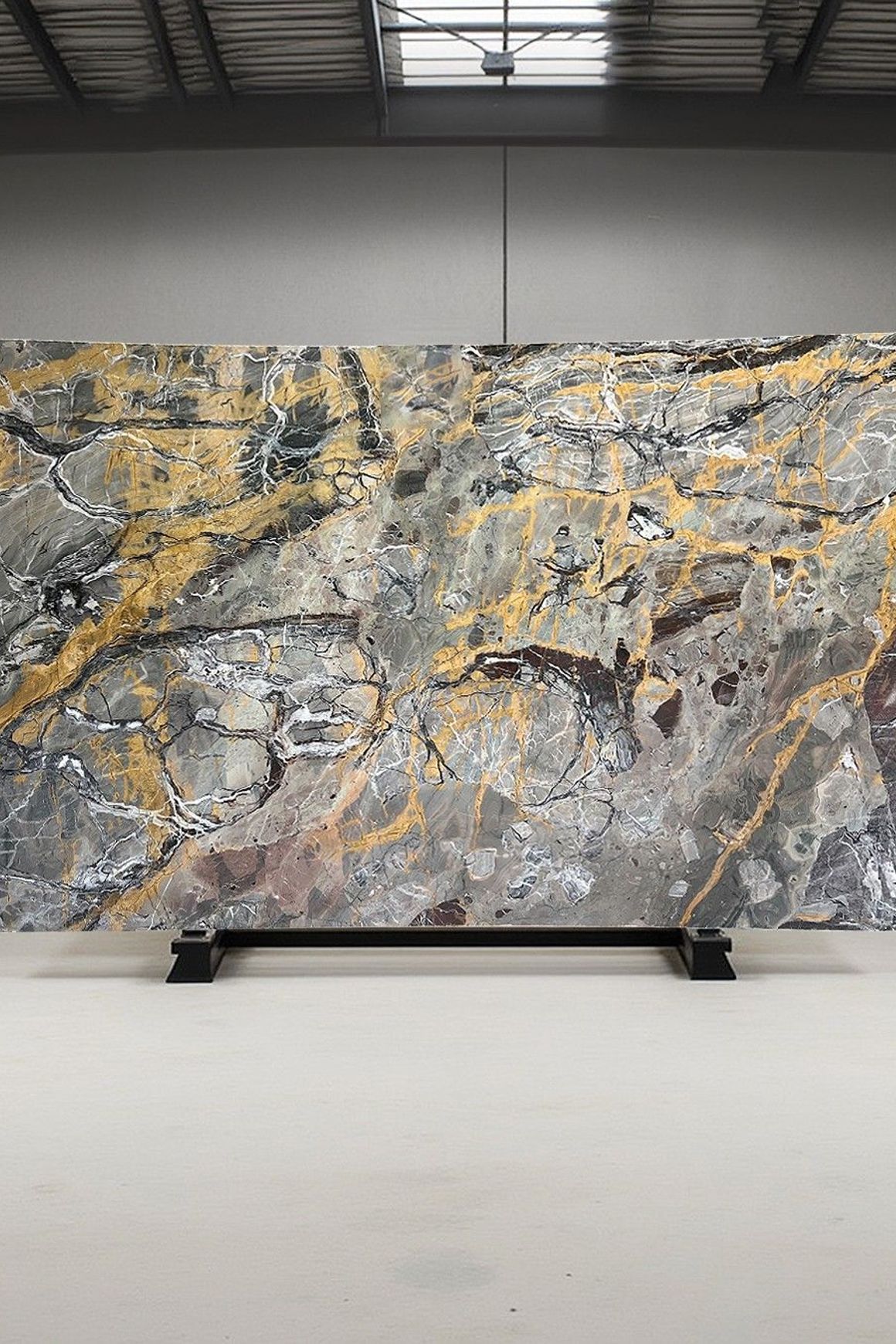 Madagascar Fumoso | Quartzite Natural Stone Slab
