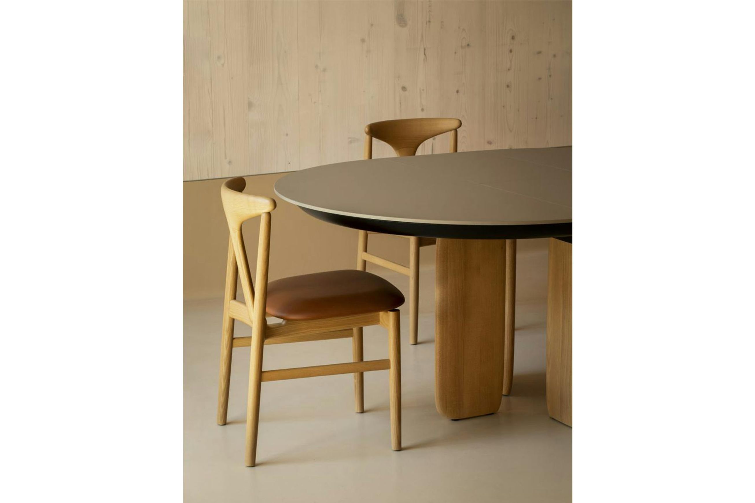 Pala Dining Table