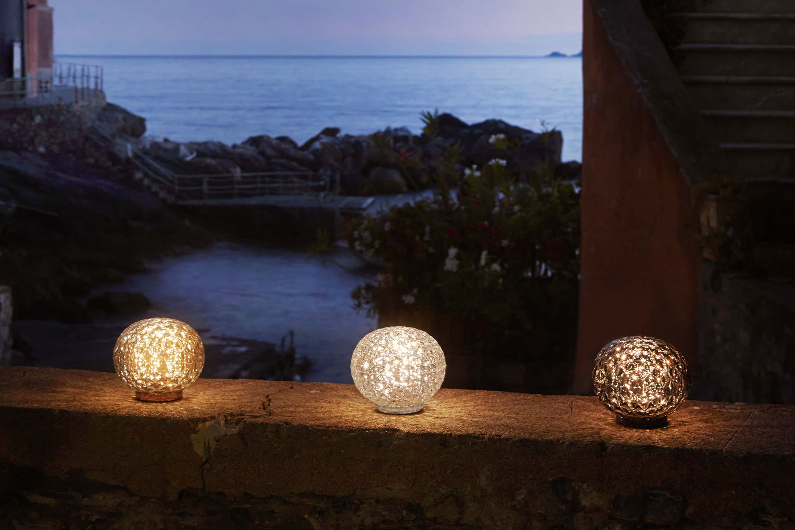 Planet Small Table Lamp