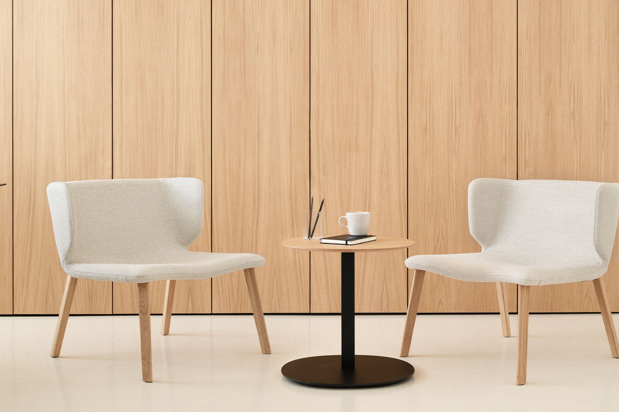 Wrapp Armchair - Wooden Base