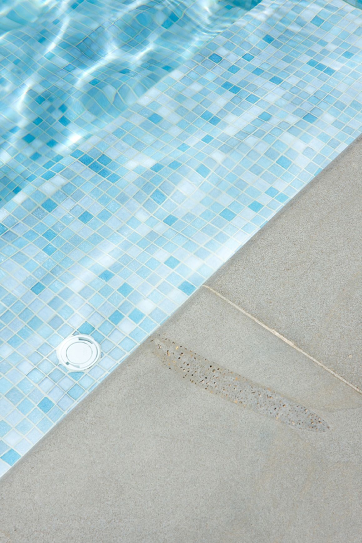 VTC Blend Seychelles Hotmelt Mosaic Tile