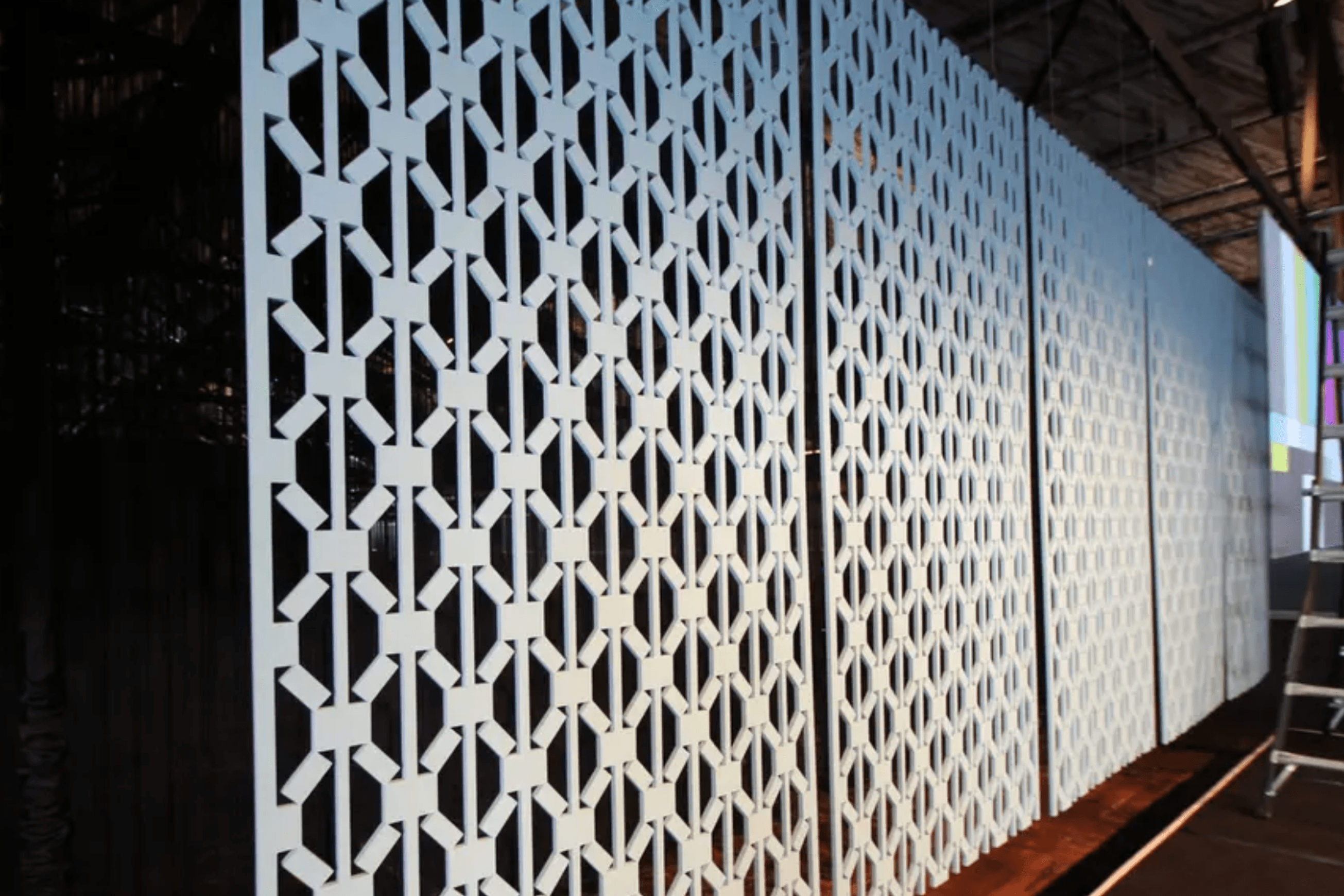 Cascade Hanging Screens