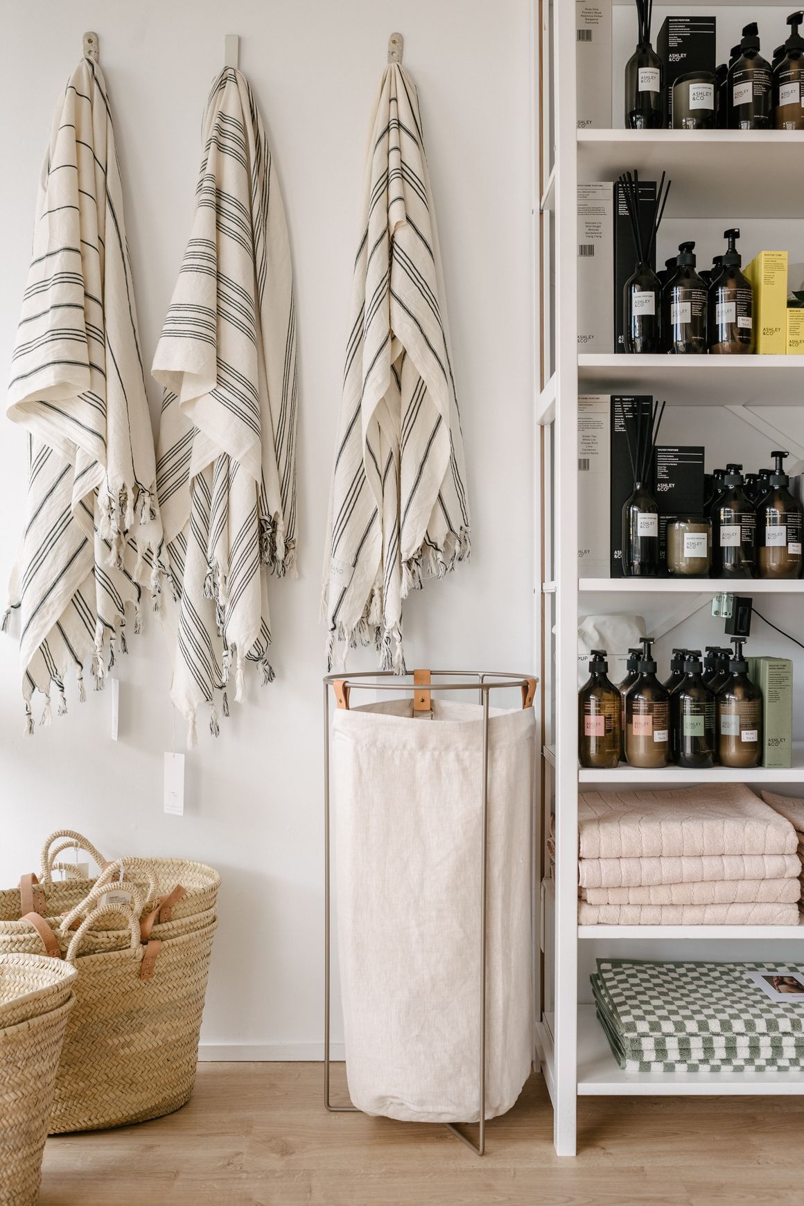 Classic Shelving by Lundia
