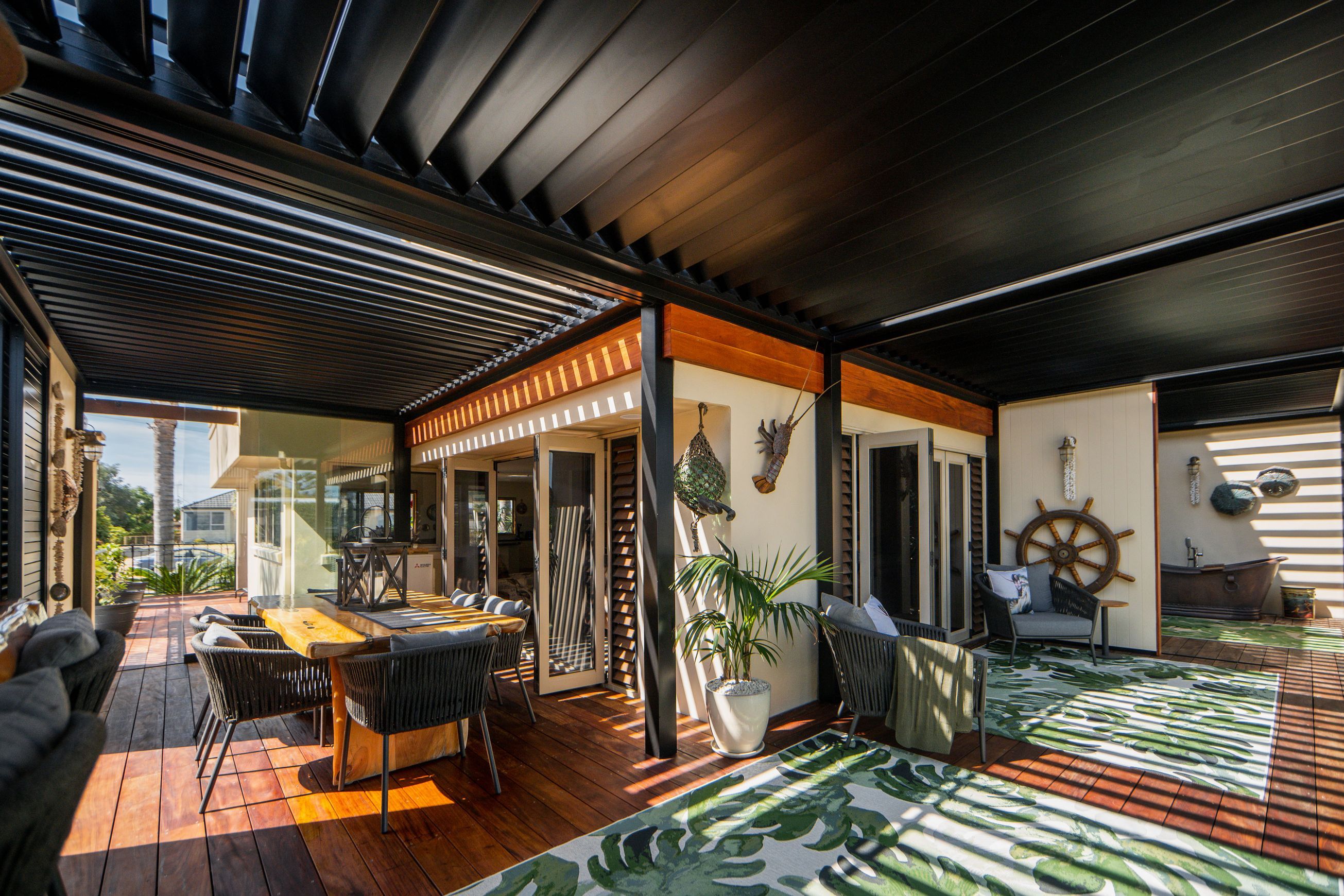SunPivot® Louvre Roof