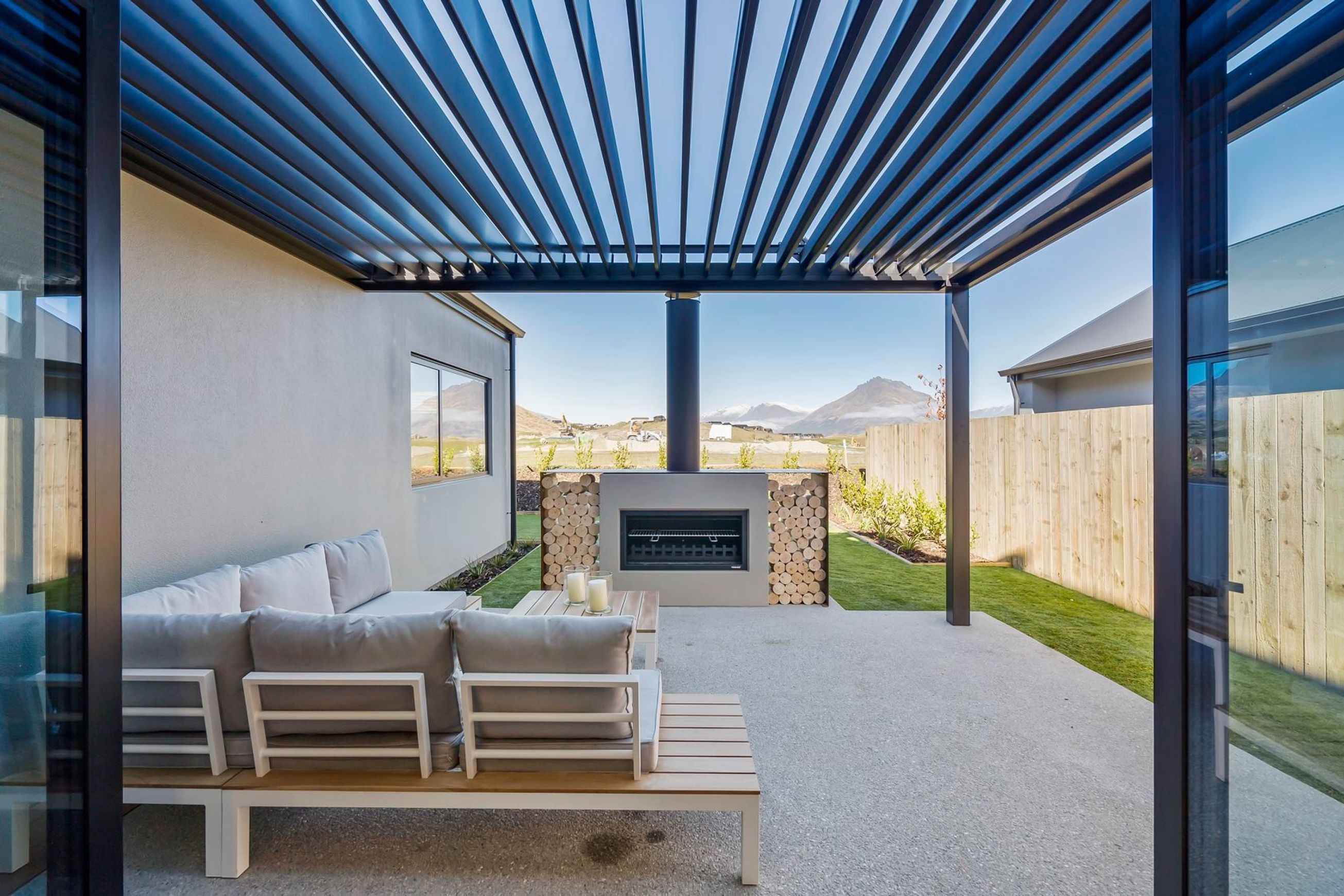 SunPivot® Louvre Roof