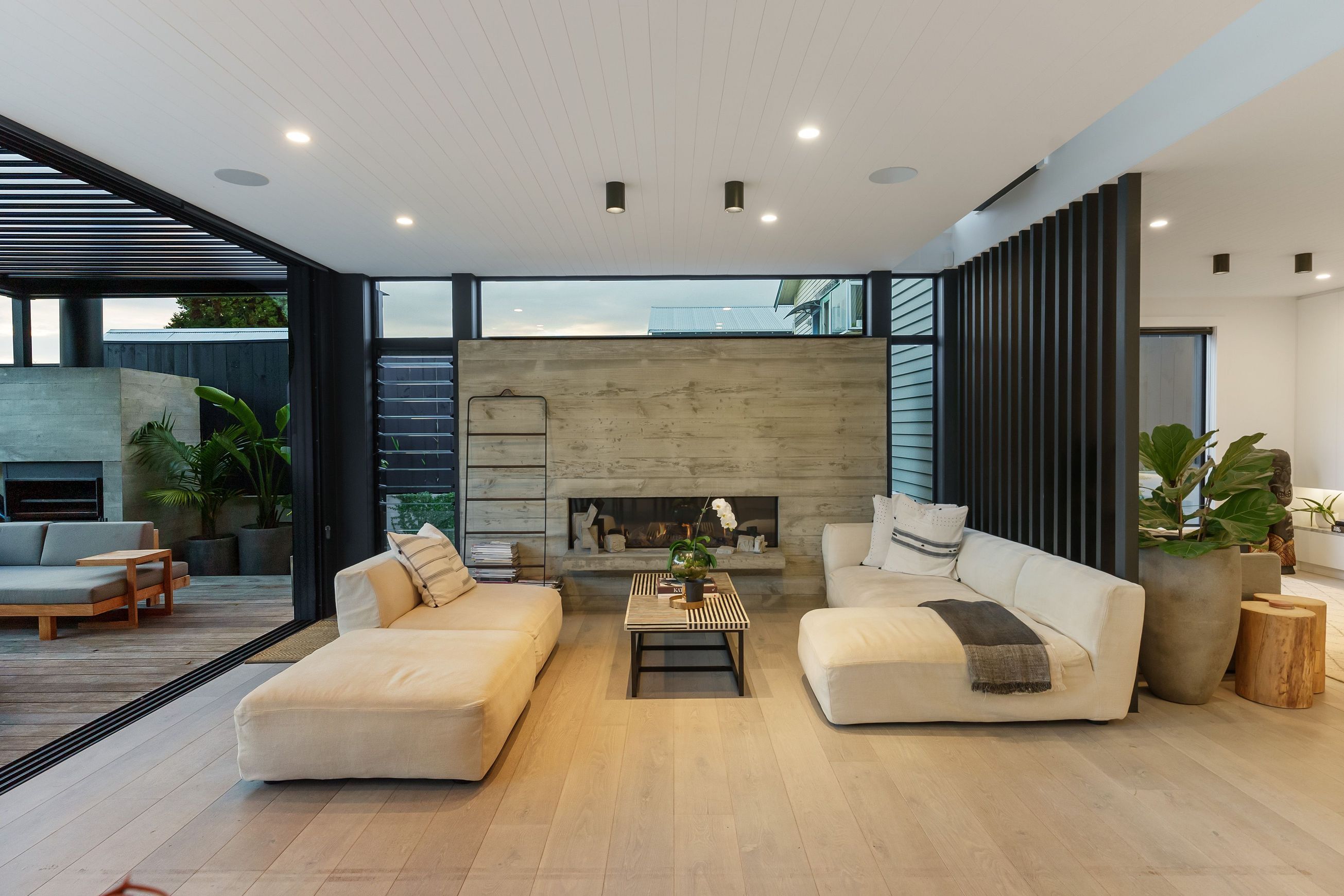 Locarno RLX200 Louvre Roof System