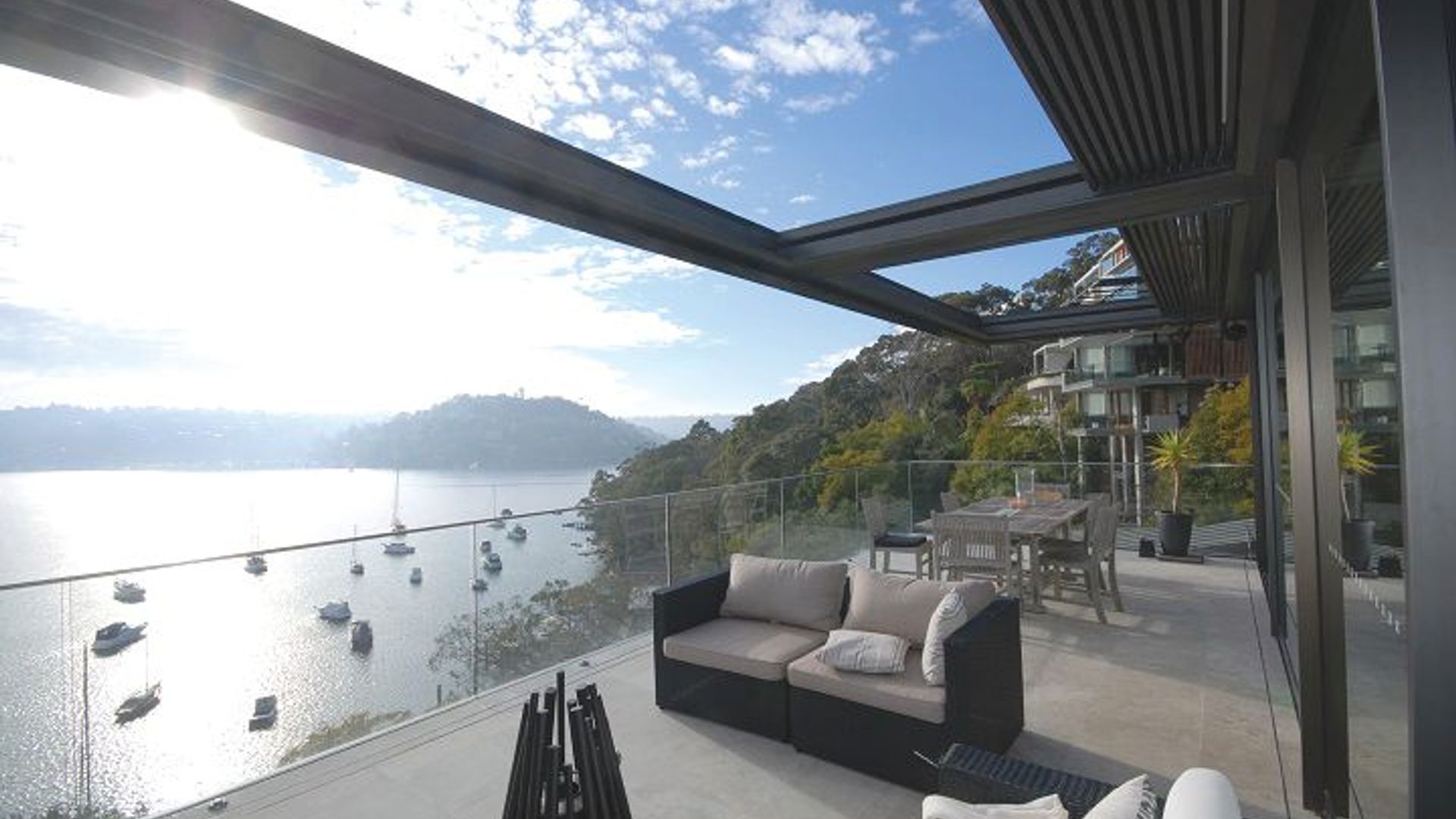 Louvretec Retract Roof