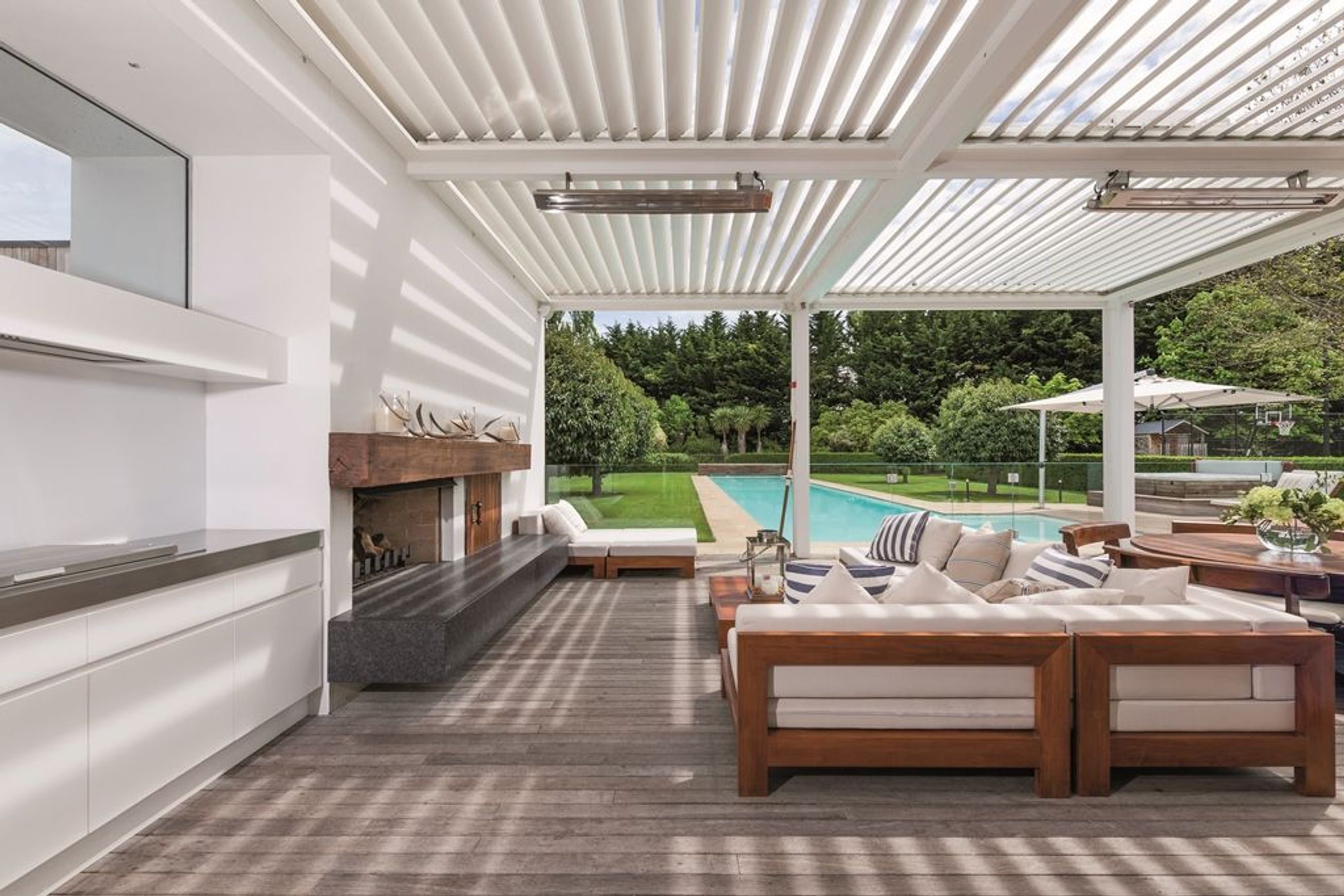 200 Suburban Opening Roof