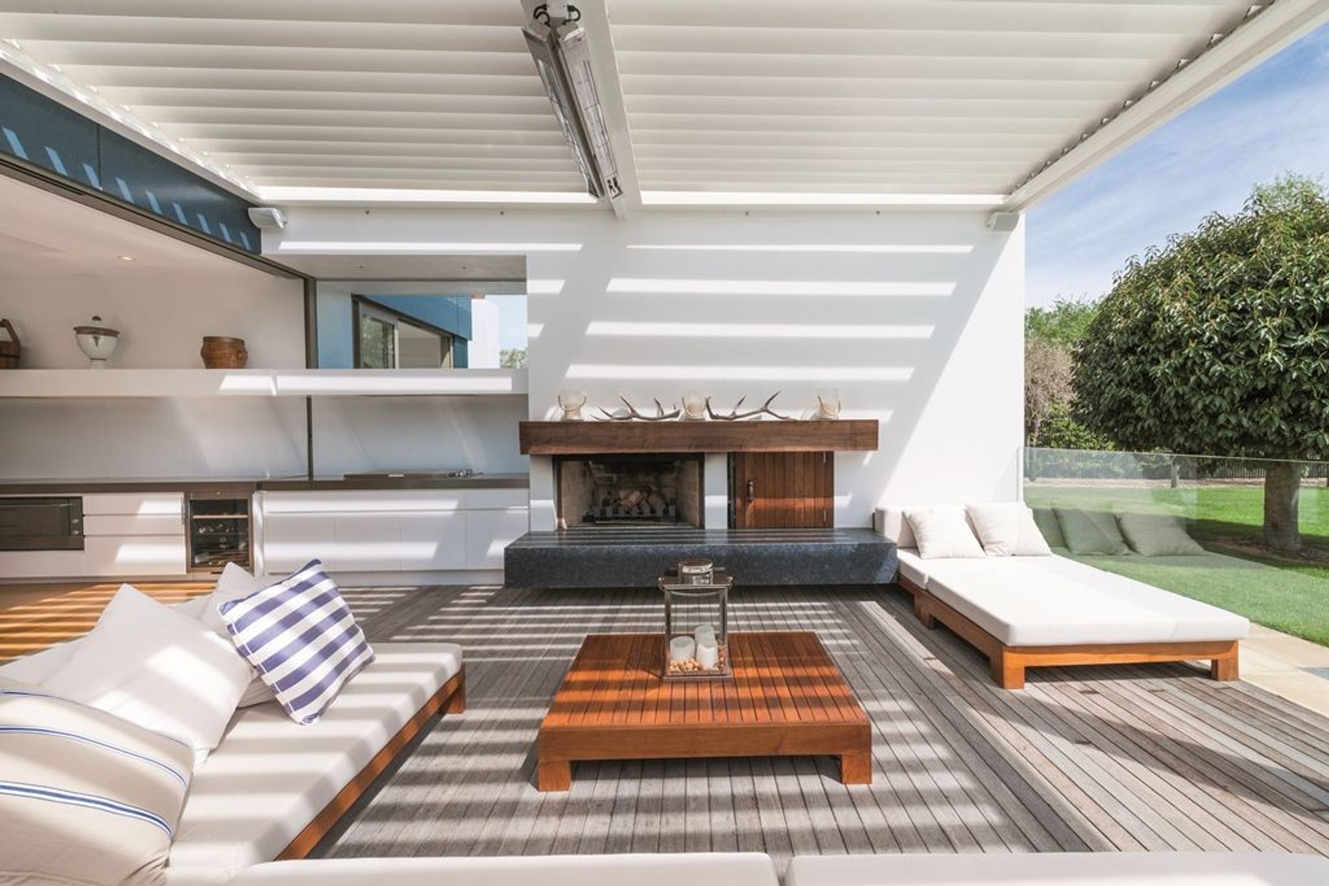 200 Suburban Opening Roof