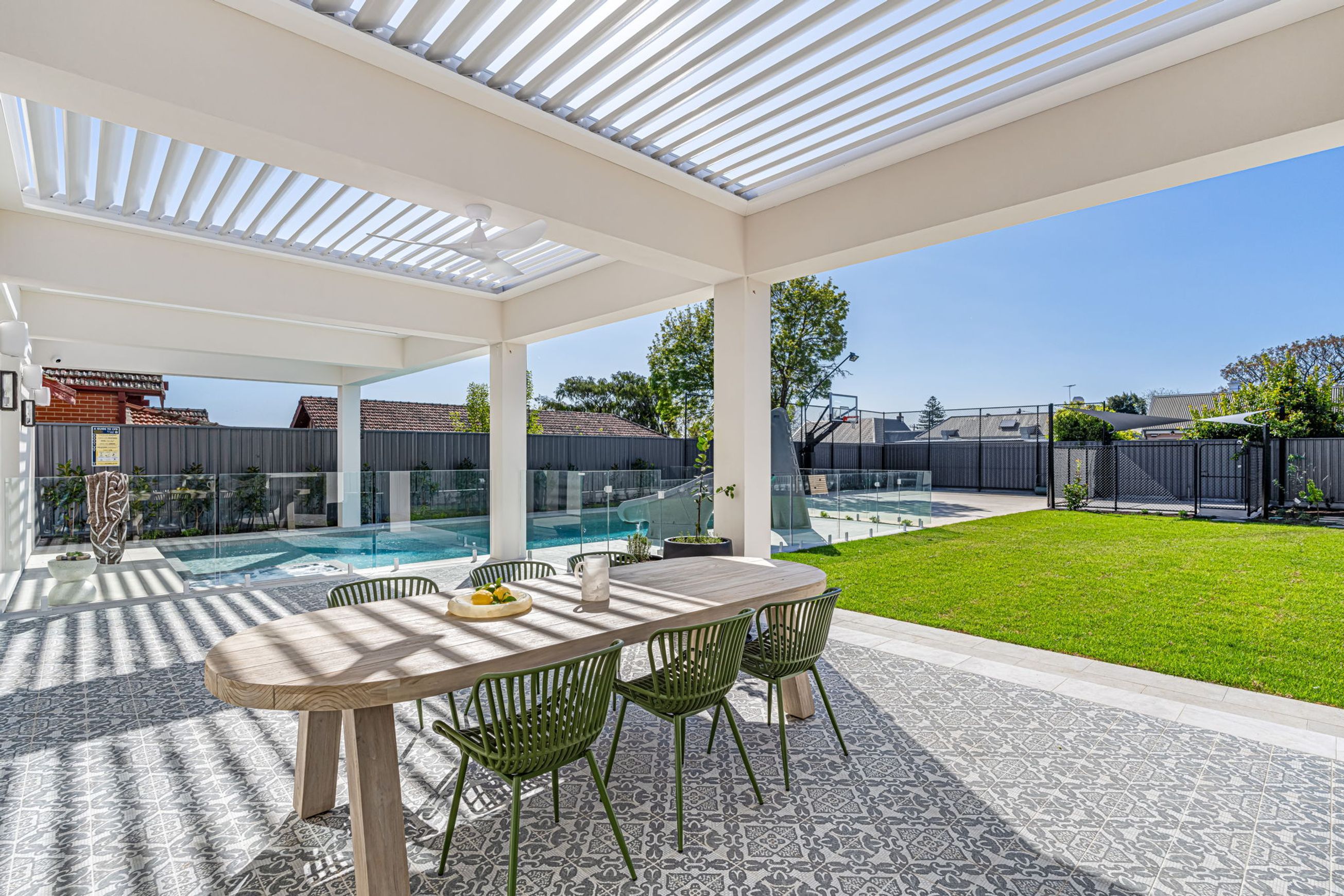 200 Suburban Opening Roof