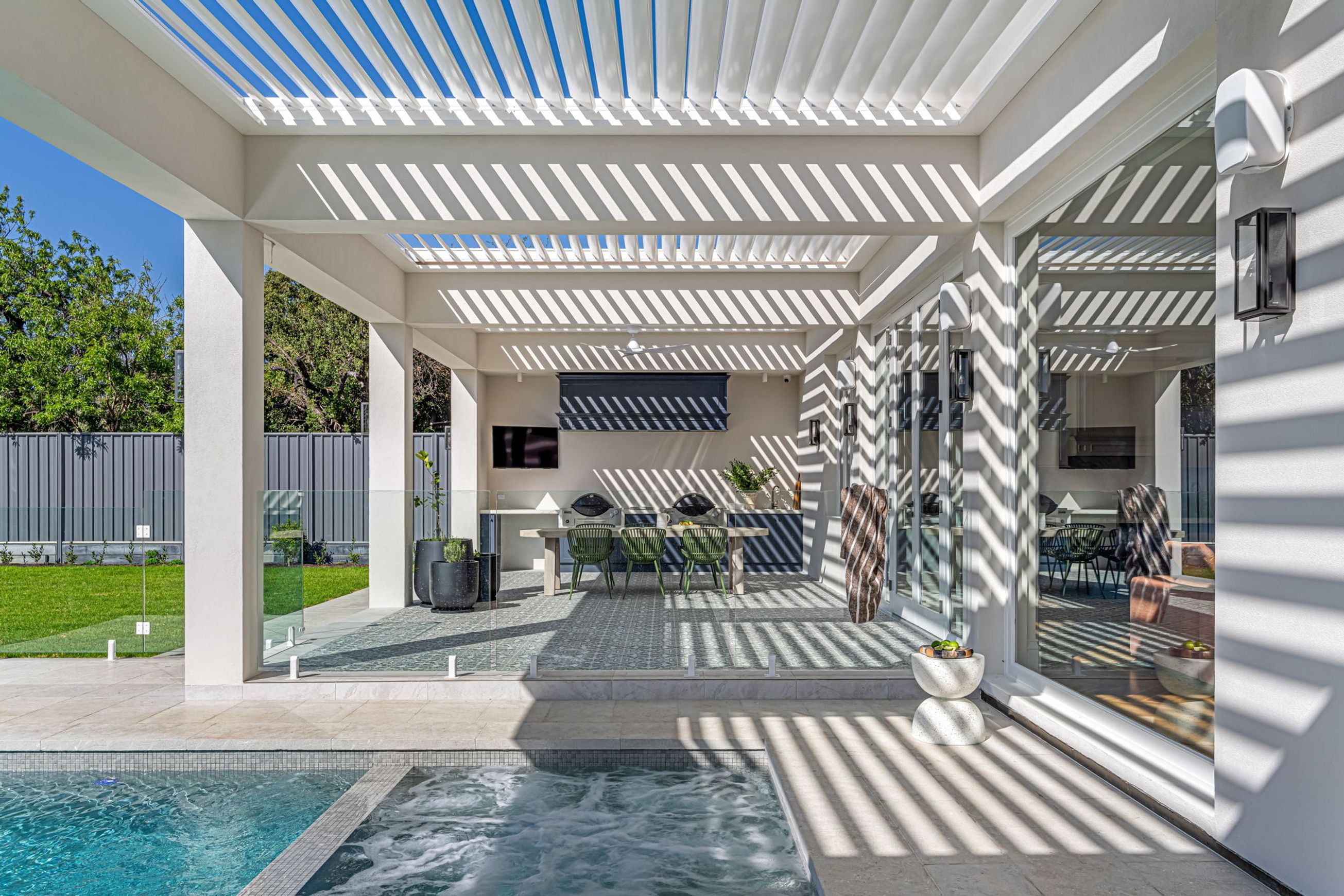 200 Suburban Opening Roof
