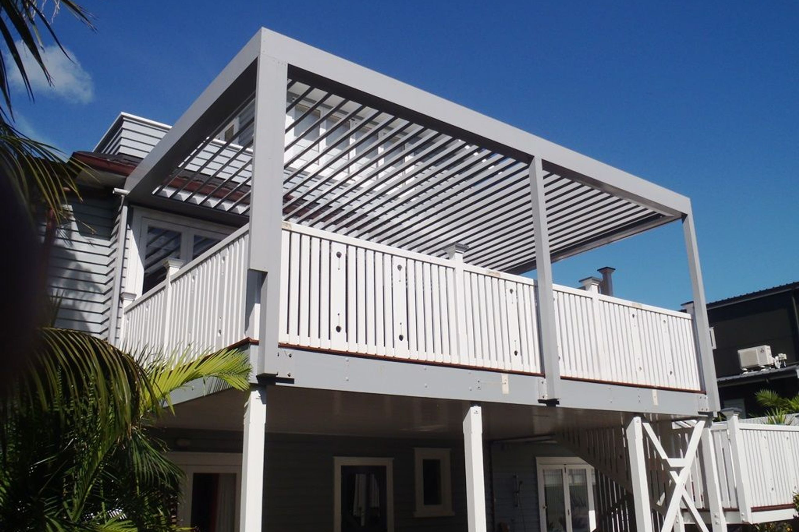 200 Suburban Opening Roof
