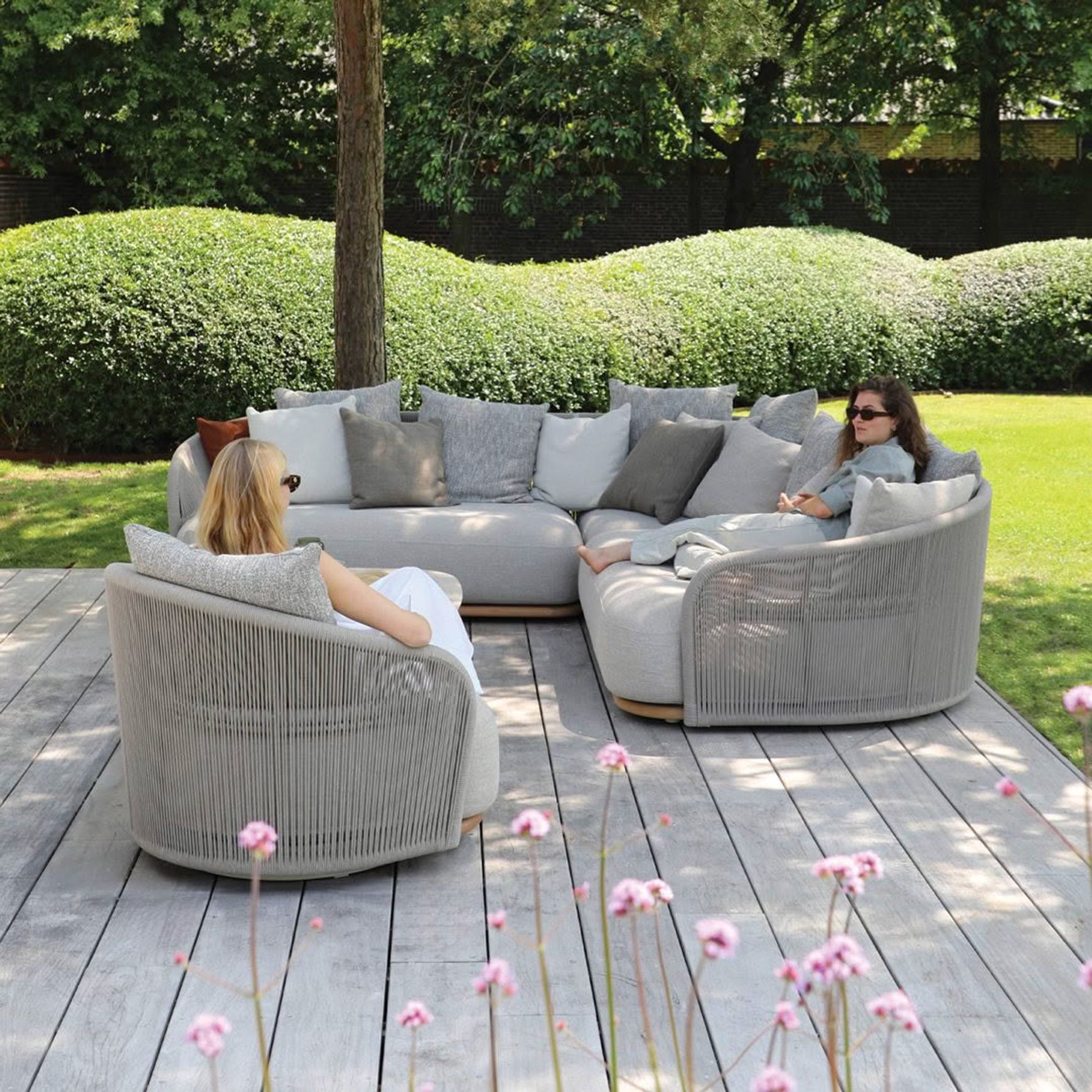 Wave Swivel Chair