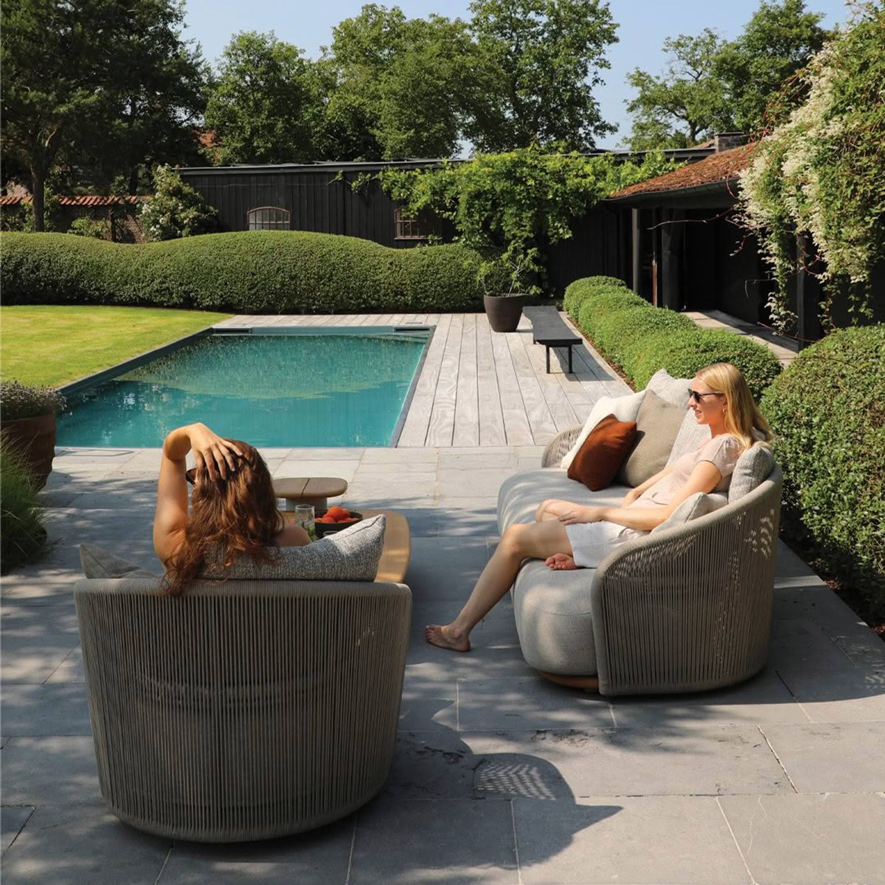 Wave Swivel Chair