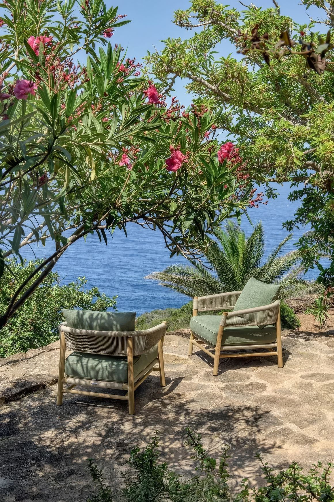 ETHIMO KILT Lounge Armchair