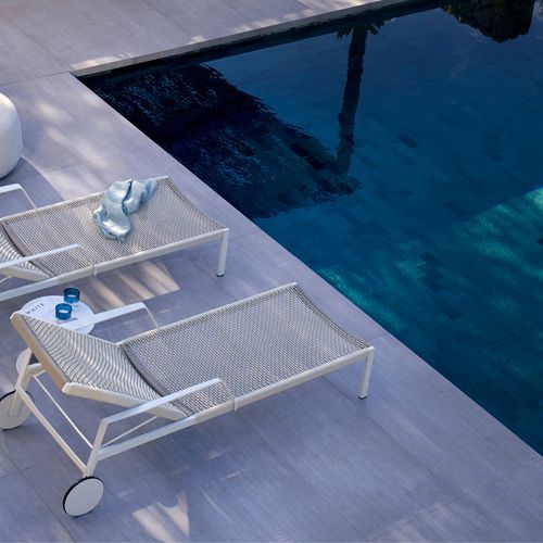 Nodi outdoor sunlounger by Tribu