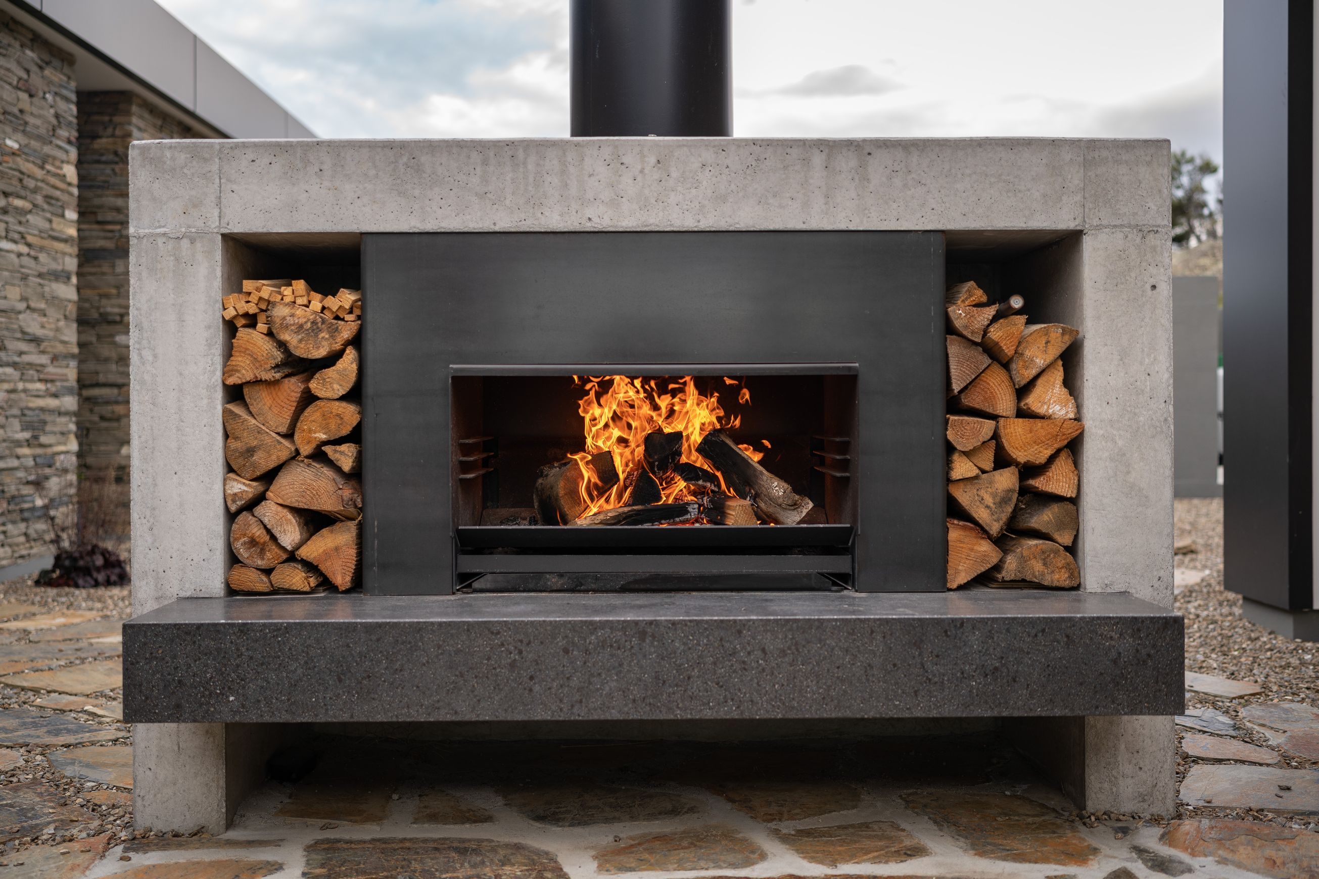 Escea EW5000 Outdoor Cooking Fire