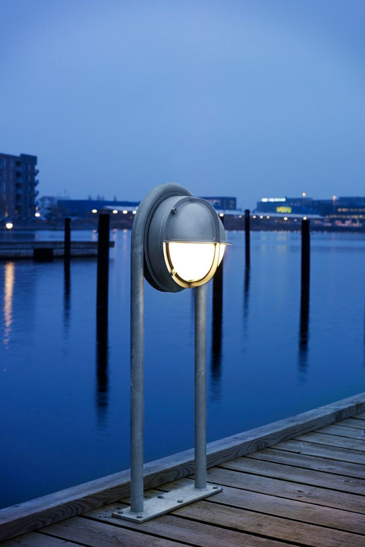 Skot Bollard by Louis Poulsen