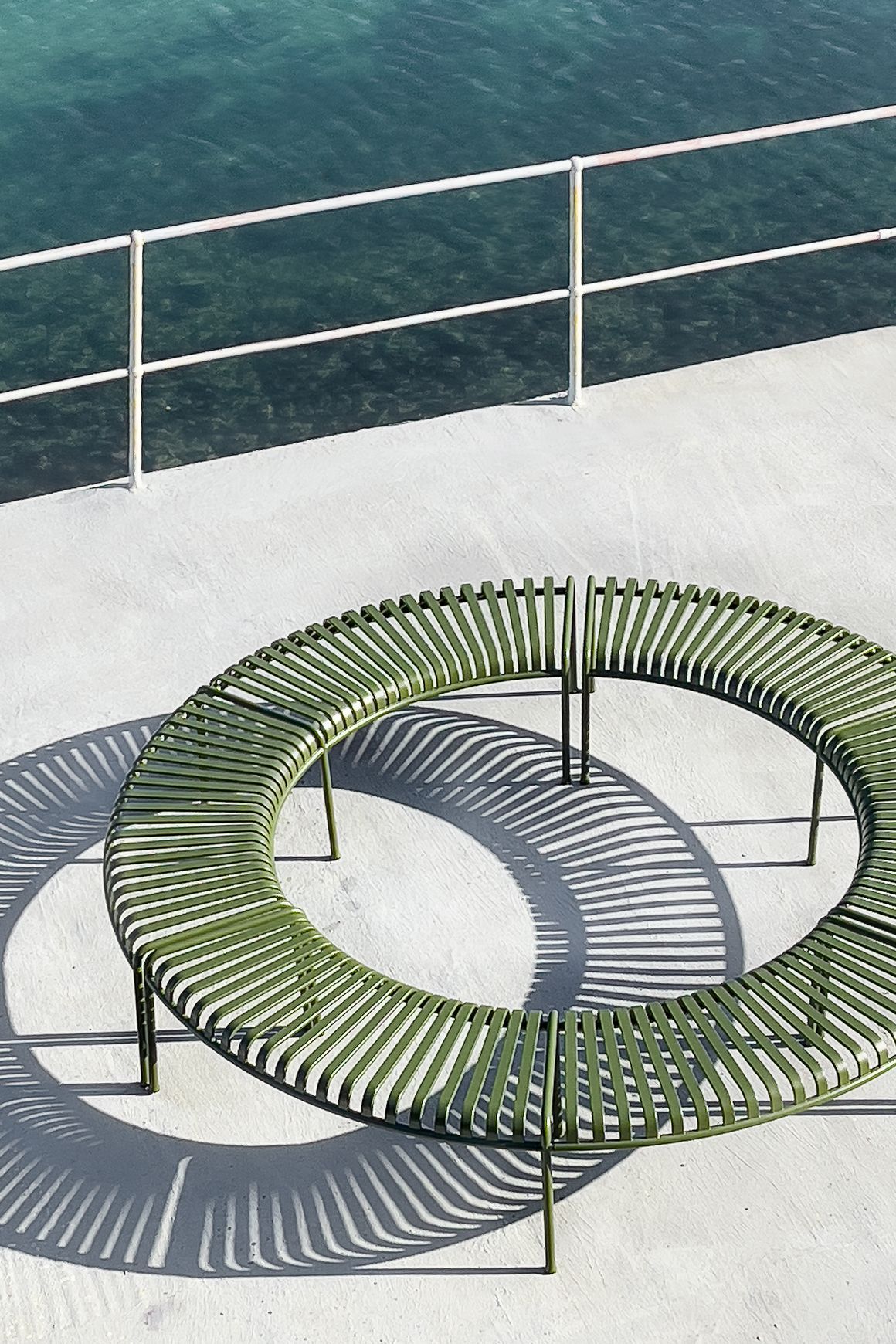 Palissade Park Bench by HAY