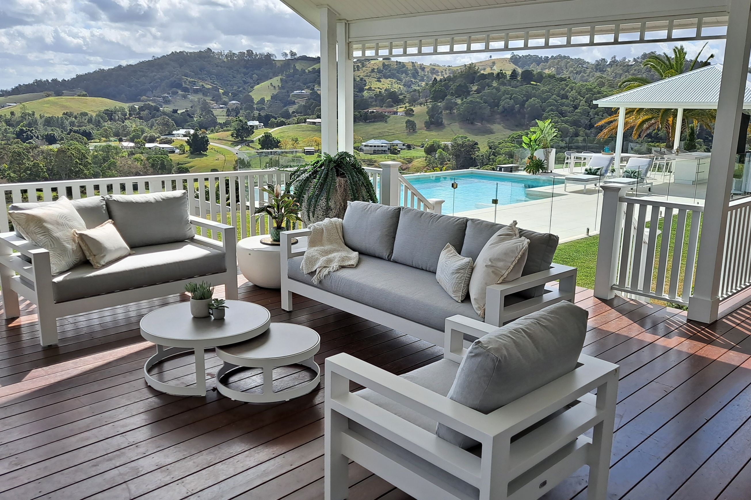 Coast Outdoor Lounge Set | White