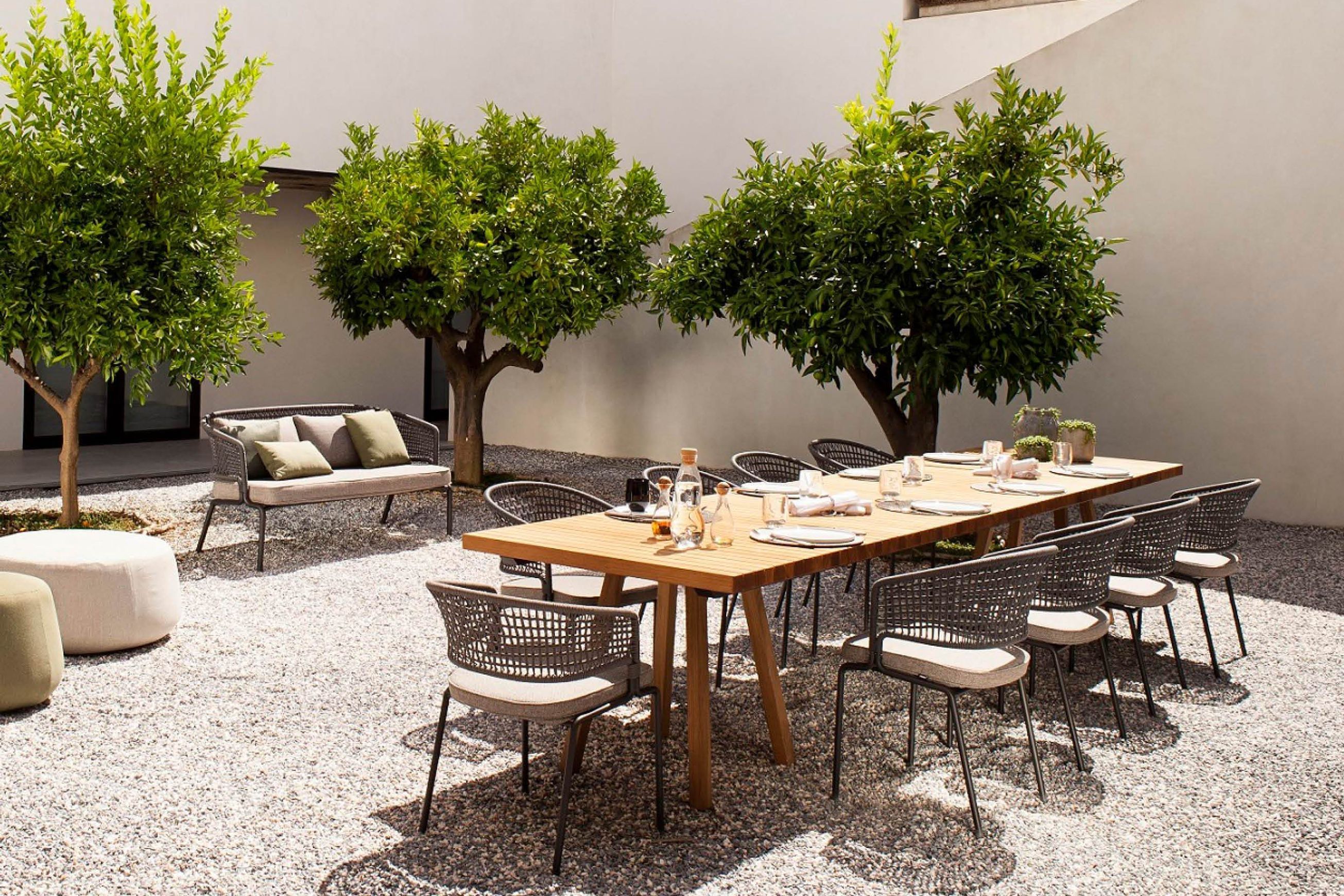 Vis a Vis | Tables