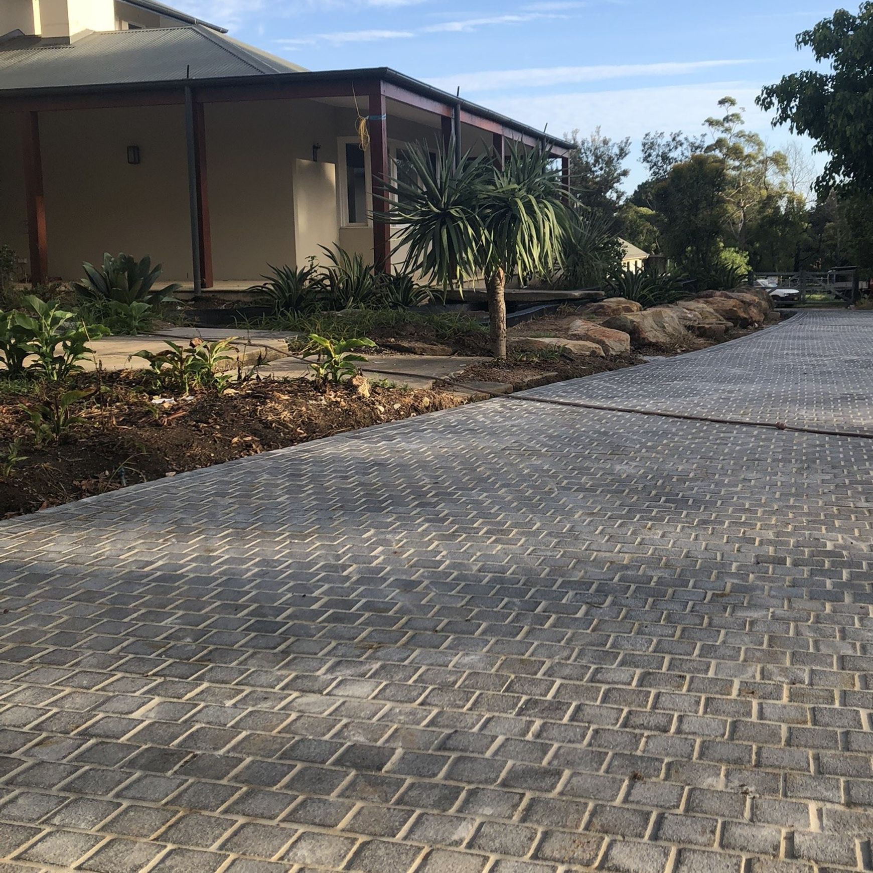 Silhouette Granite Tumbled Cobblestones