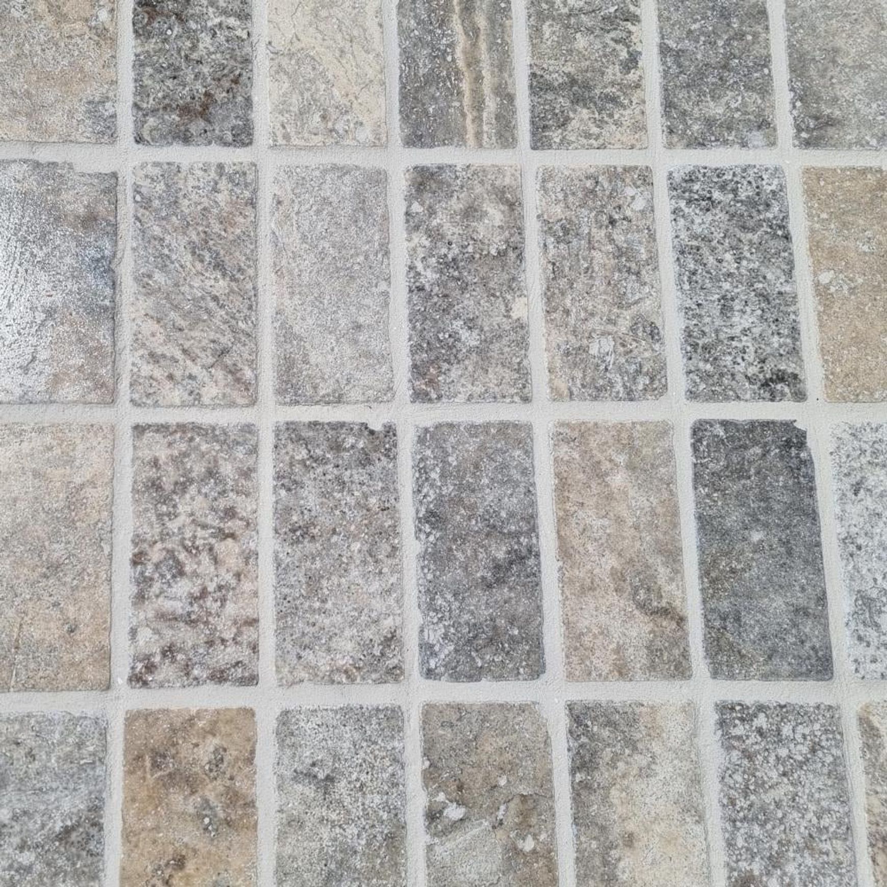 30mm Classic Silver Travertine Cobblestone