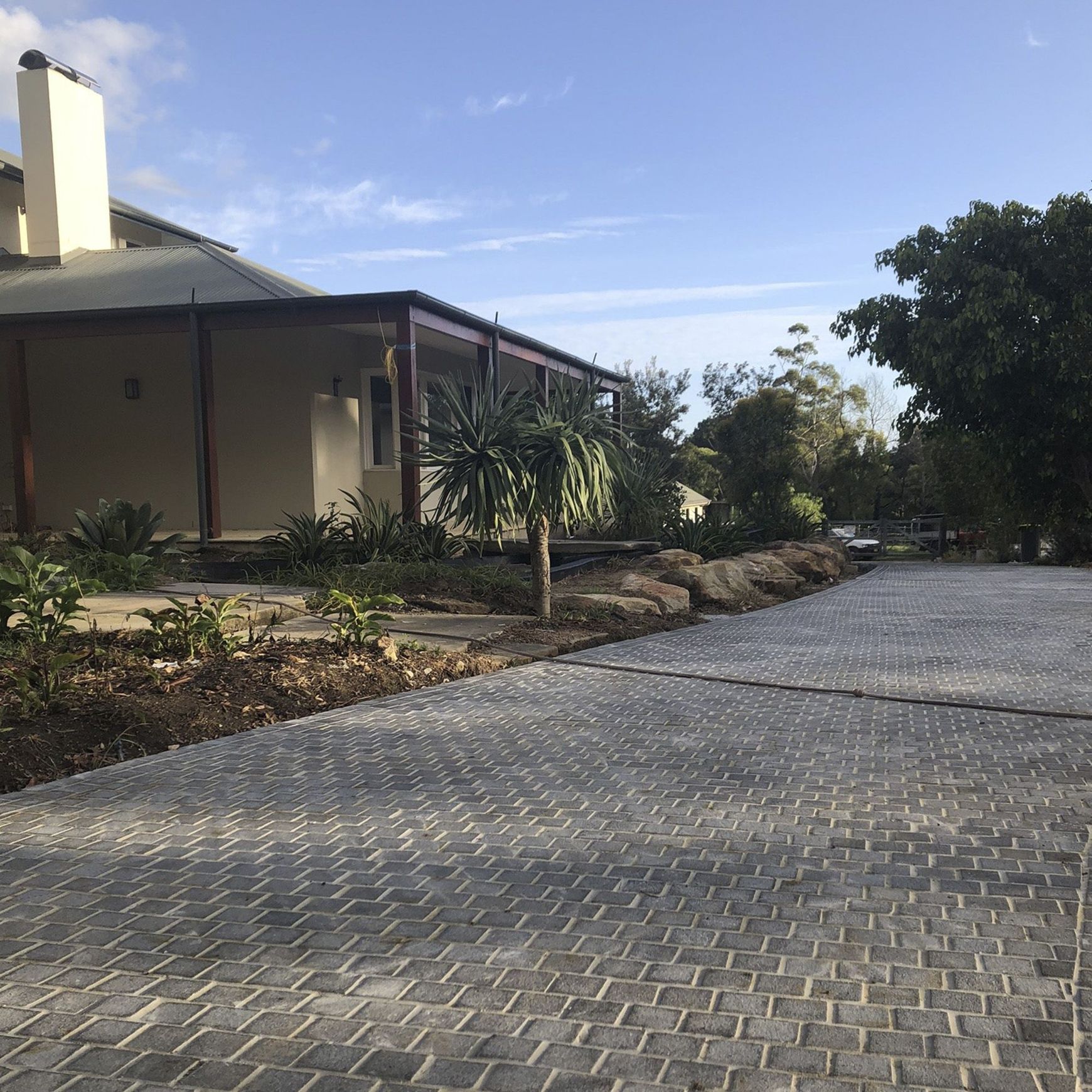 Silhouette Grey Granite Cobblestones