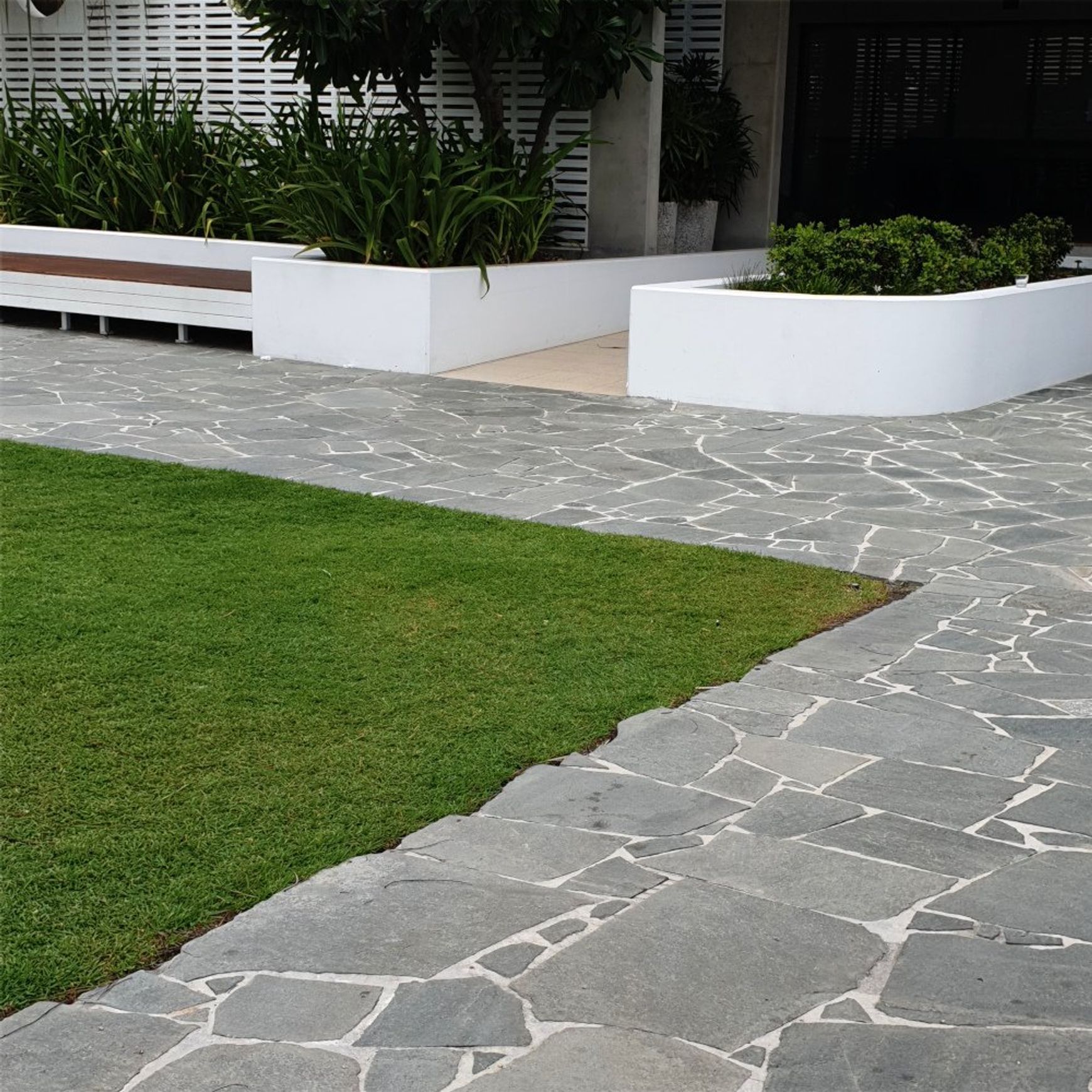 Stoneyard Viale Crazy Pave - Grey Blend