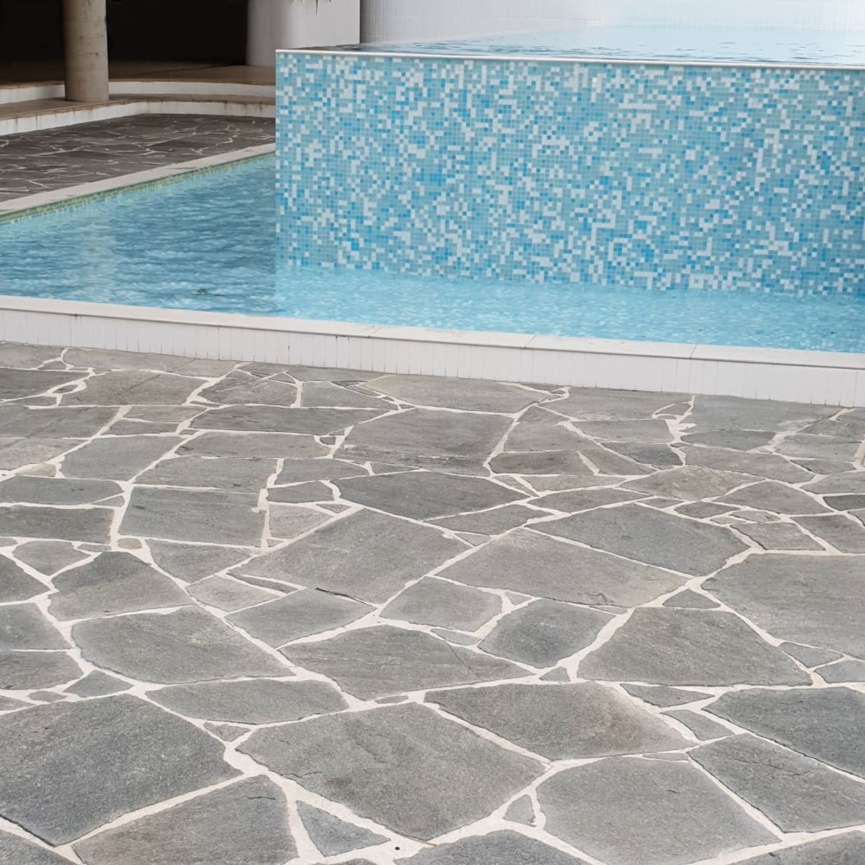 Stoneyard Viale Crazy Pave - Grey Blend