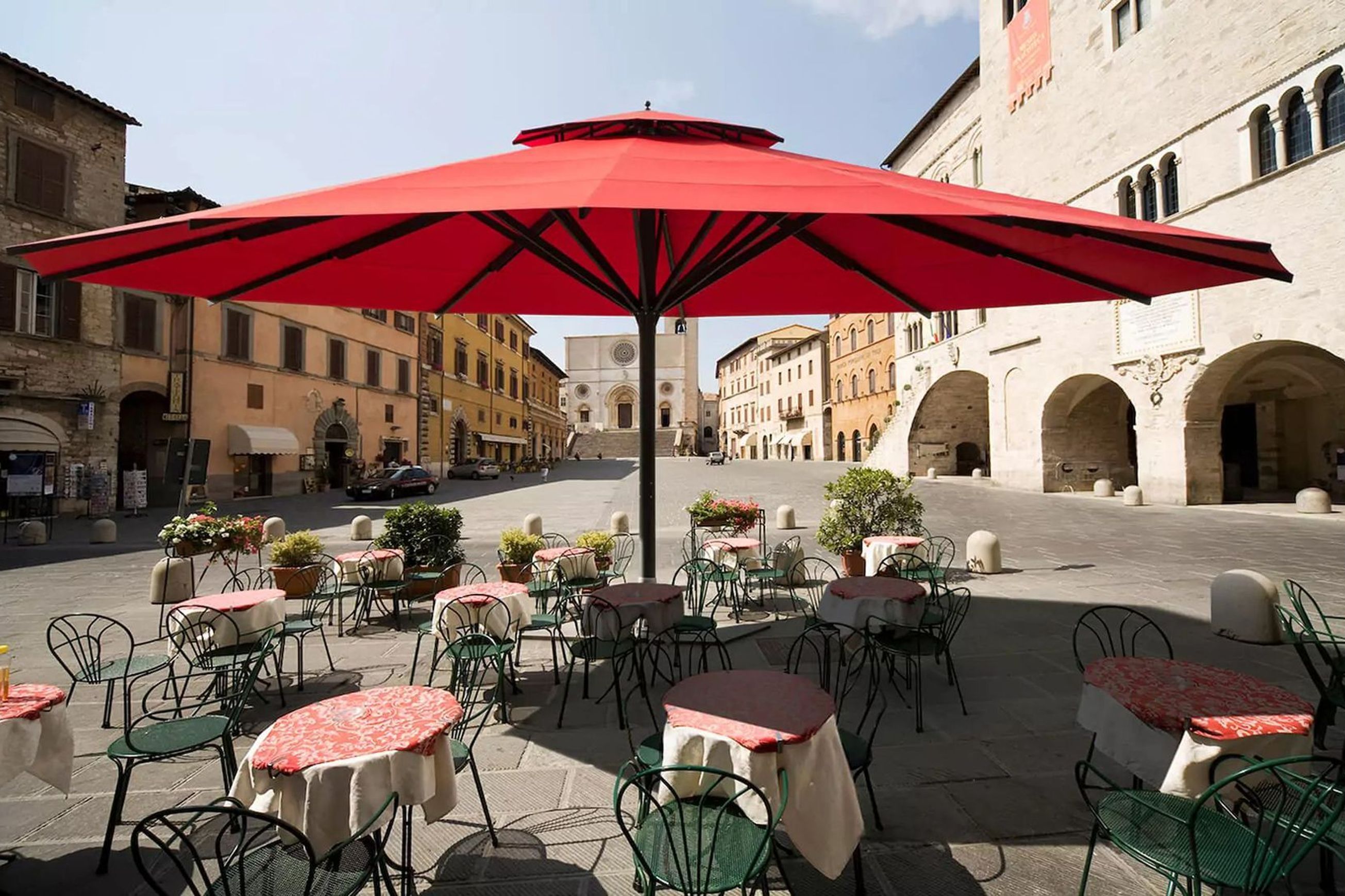 Grande Patio Umbrella | Caravita