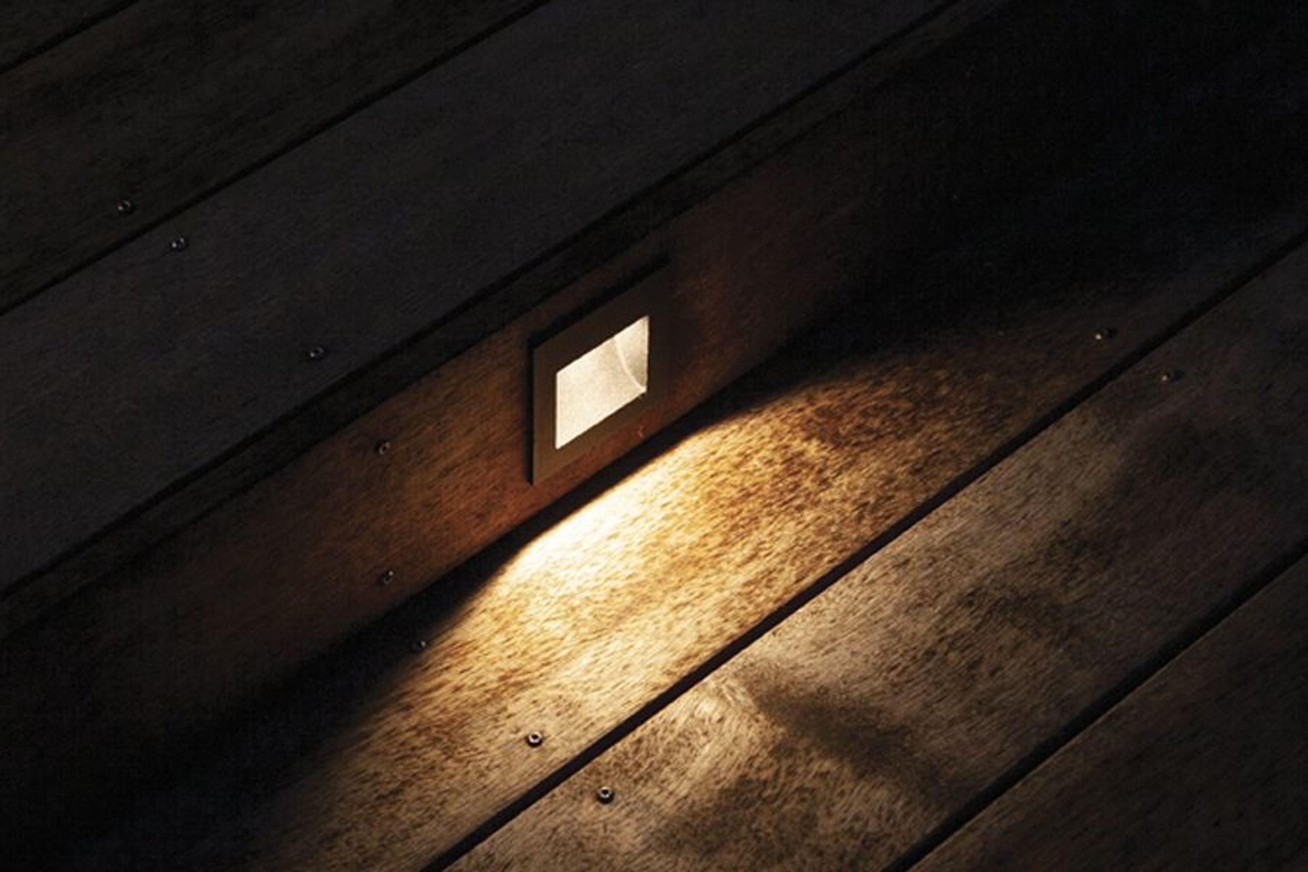 LED Recessed Wall/Concrete Darklight