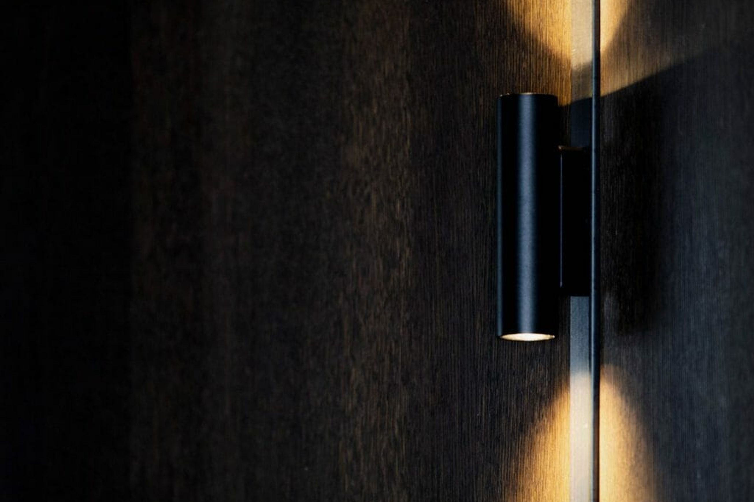 Firefly Pillar Wall Mounted Fitting