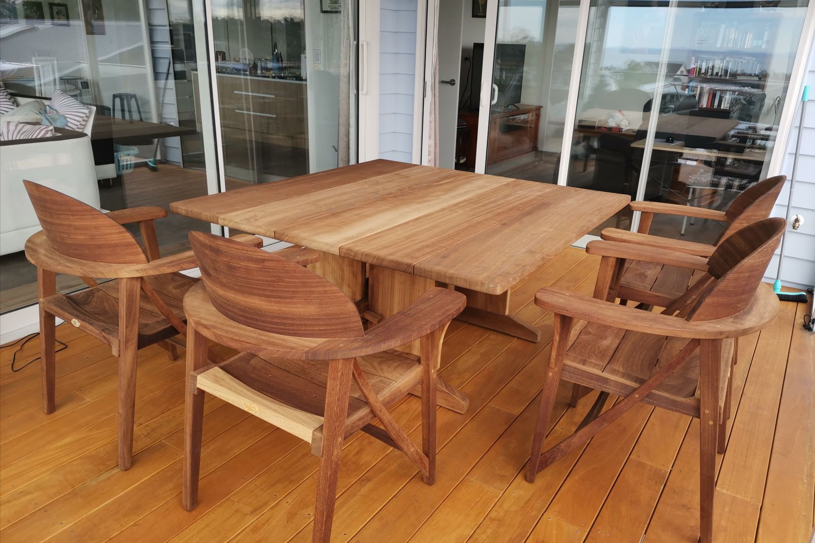 Square Table Suite