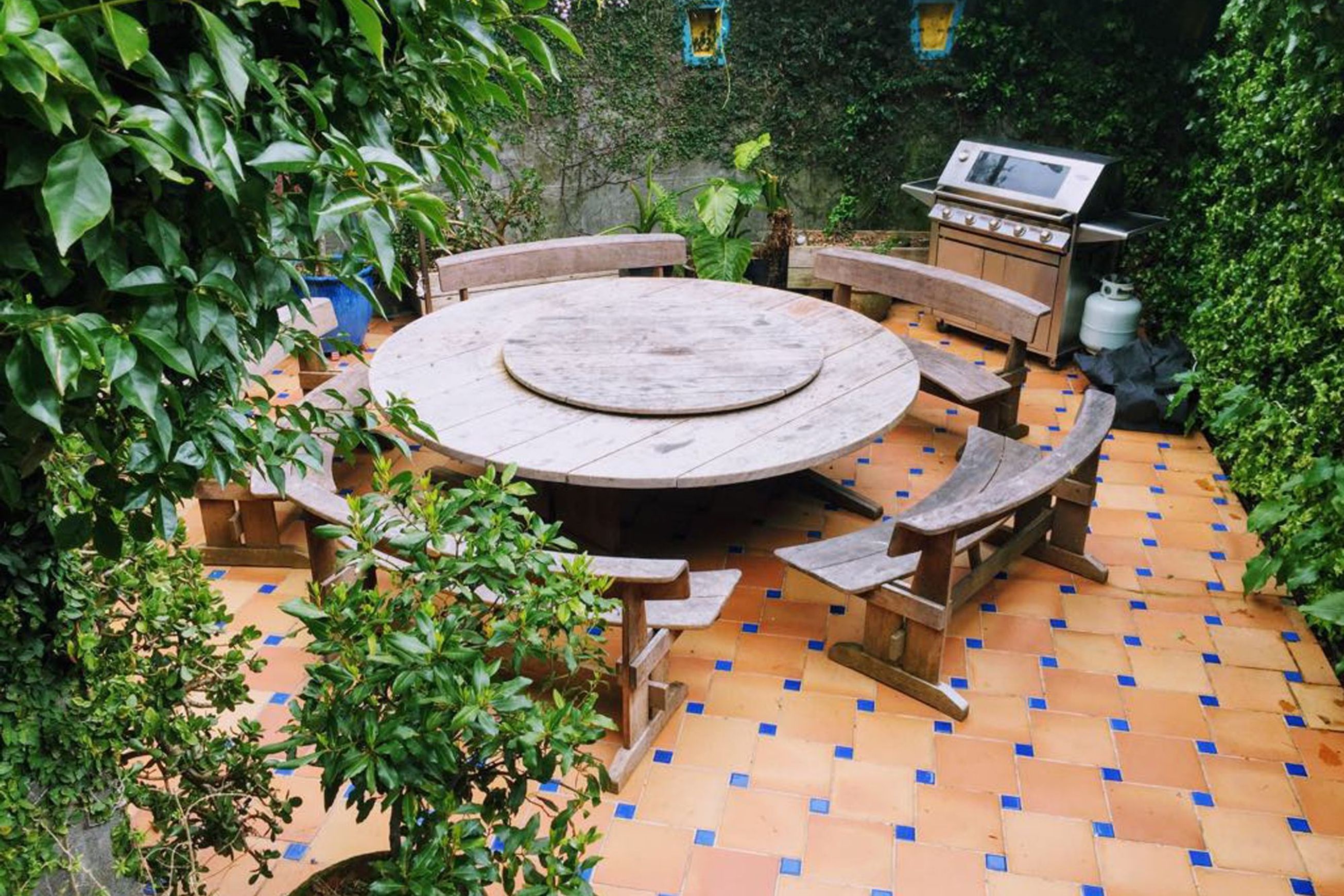 Round Table Suite 2400