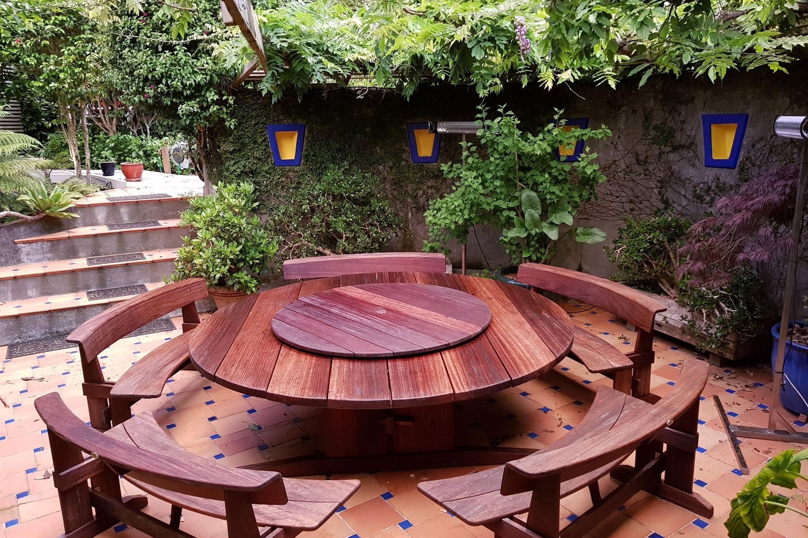 Round Table Suite 2400