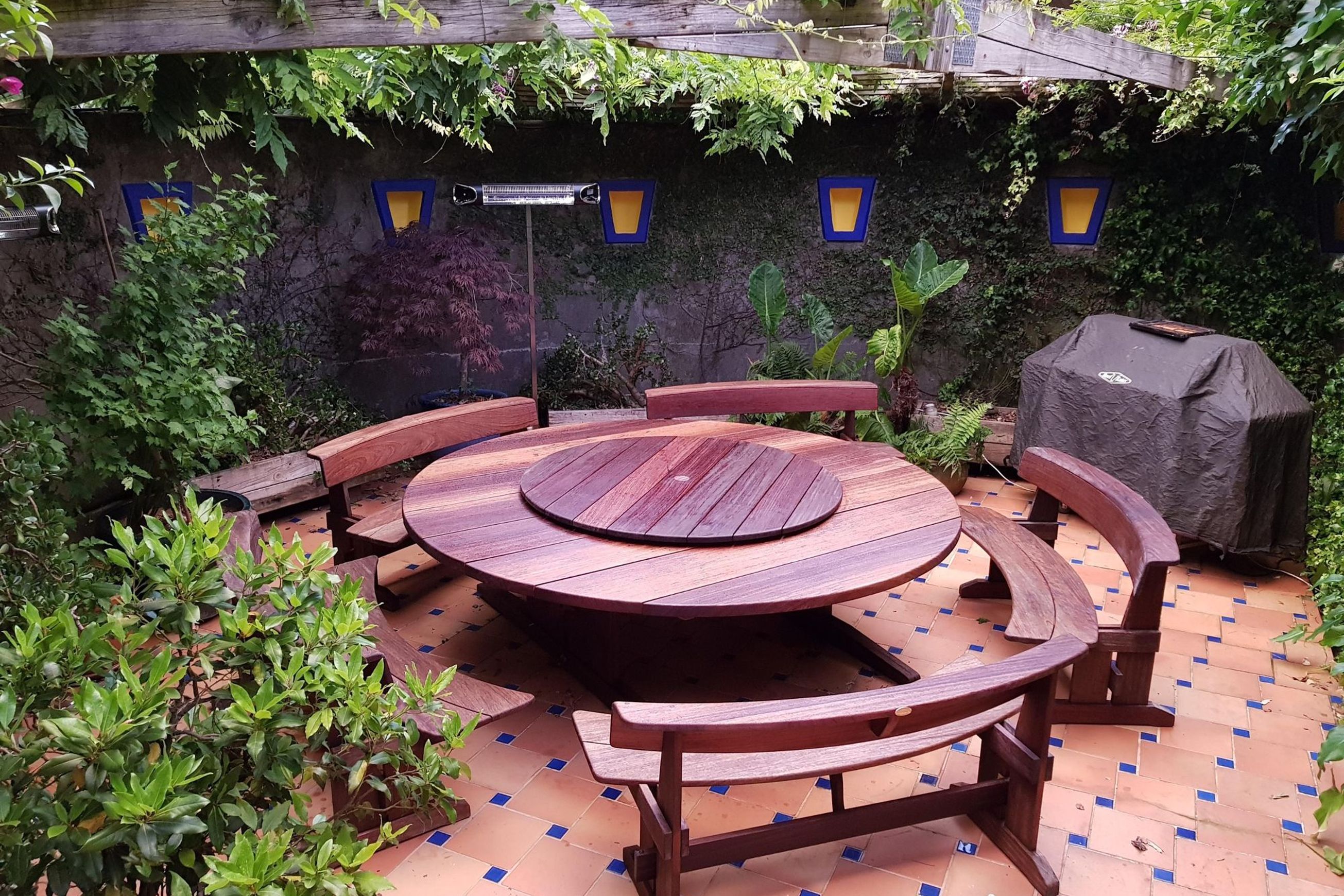 Round Table Suite 2400