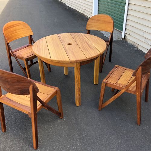 Round Table Suite 1000