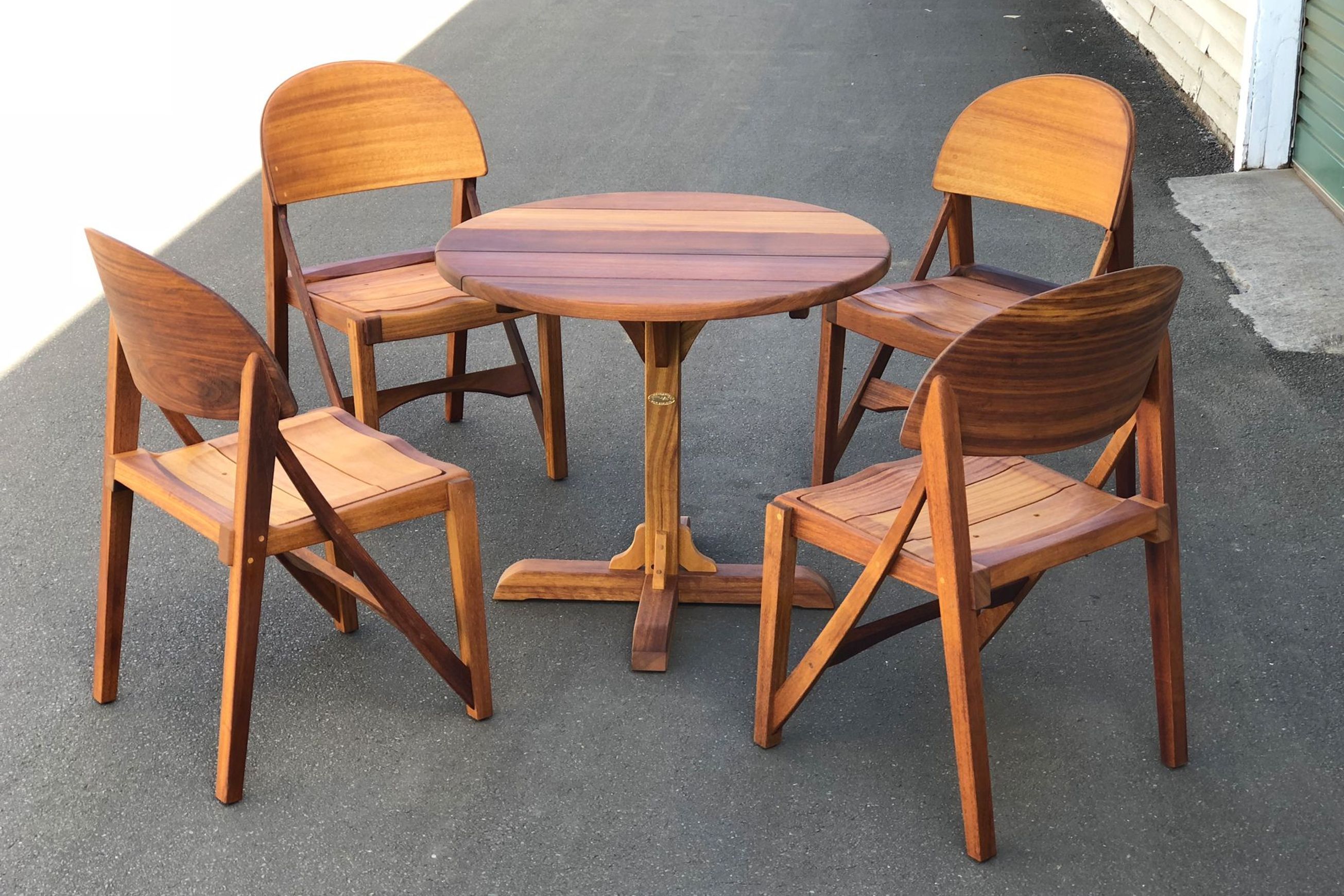 Round Table Suite 1000
