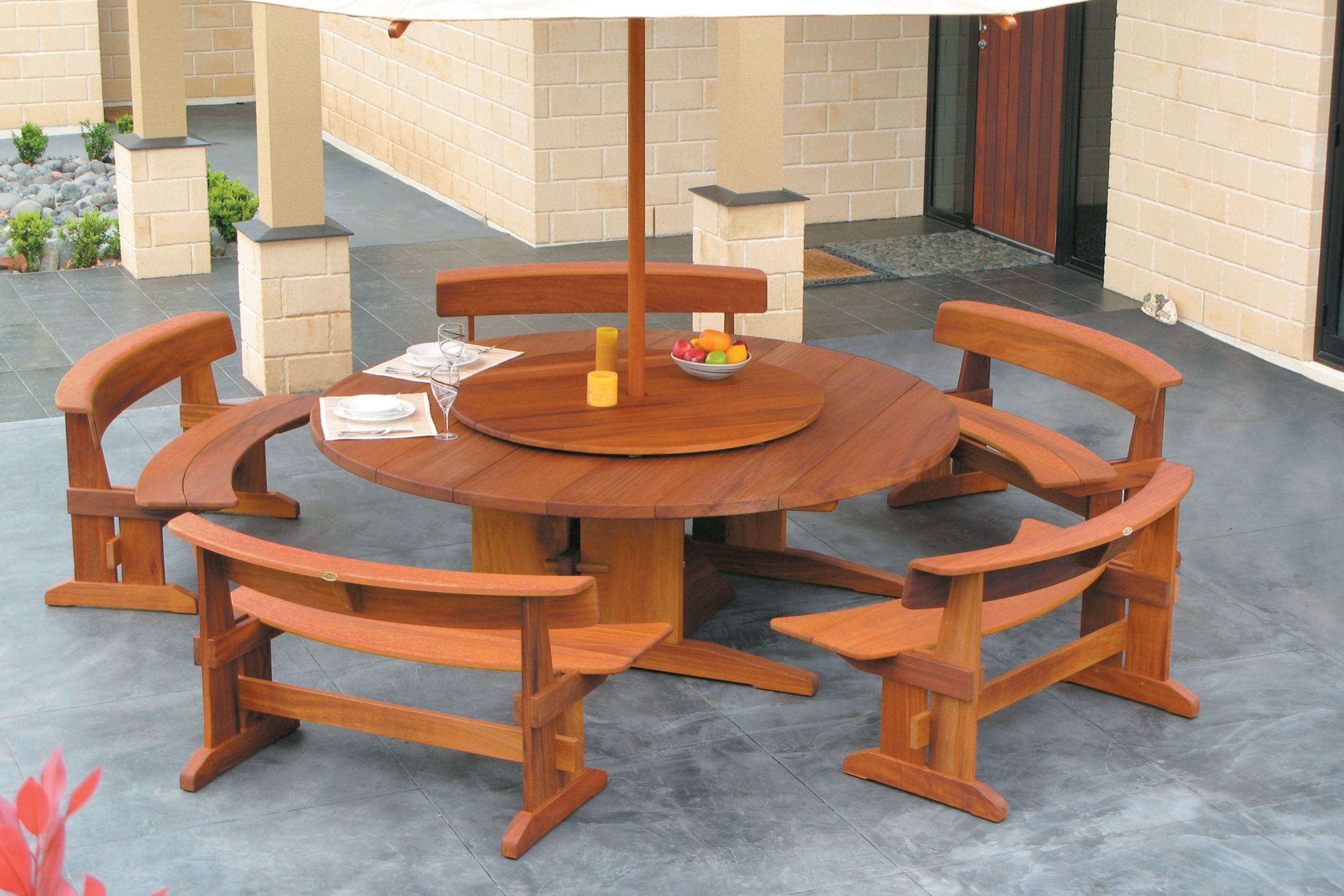 Round Table Suite 2100