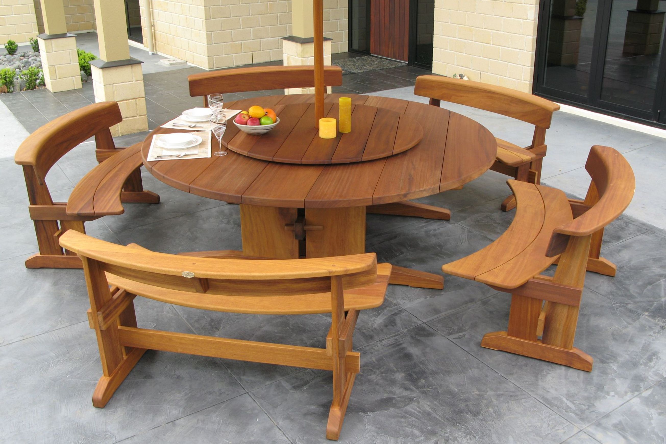 Round Table Suite 2100