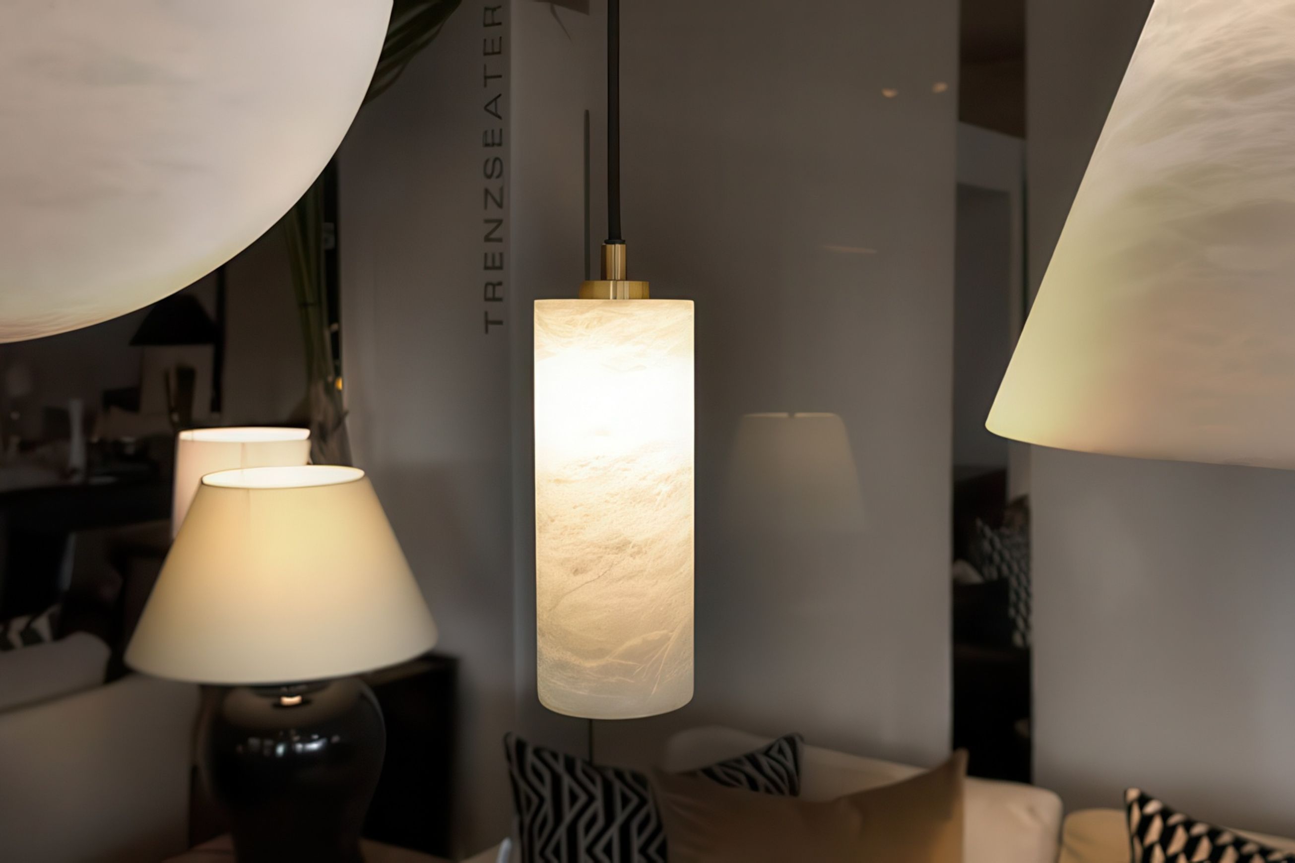 Pisa Pendant Small – 200mm – Alabaster