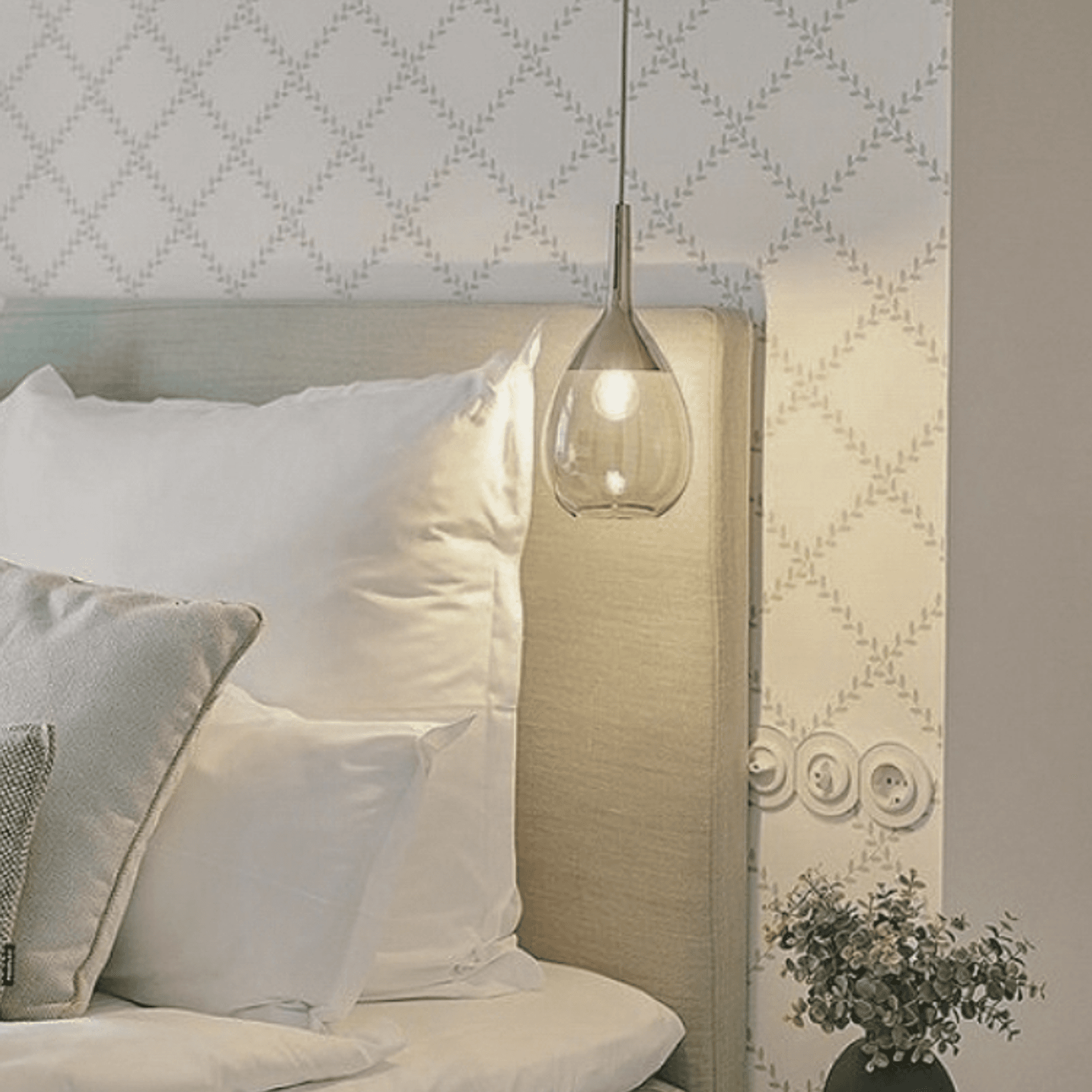 Lute Pendant Small