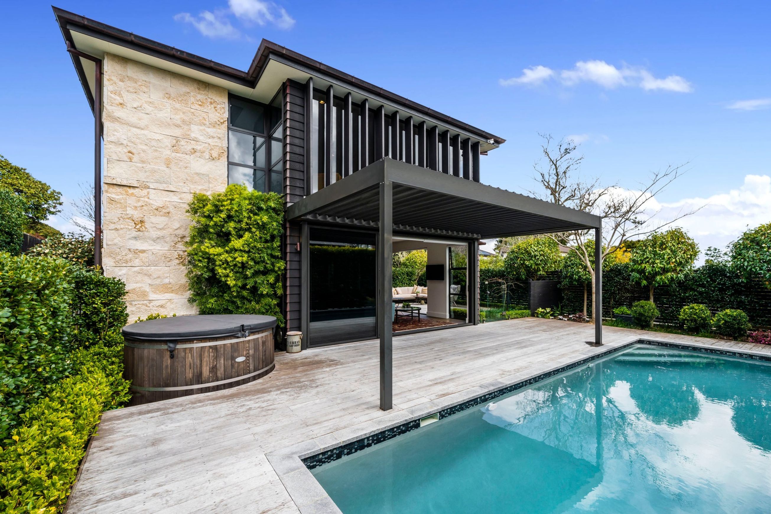 Fantasy Natural Stone Tile & Coping