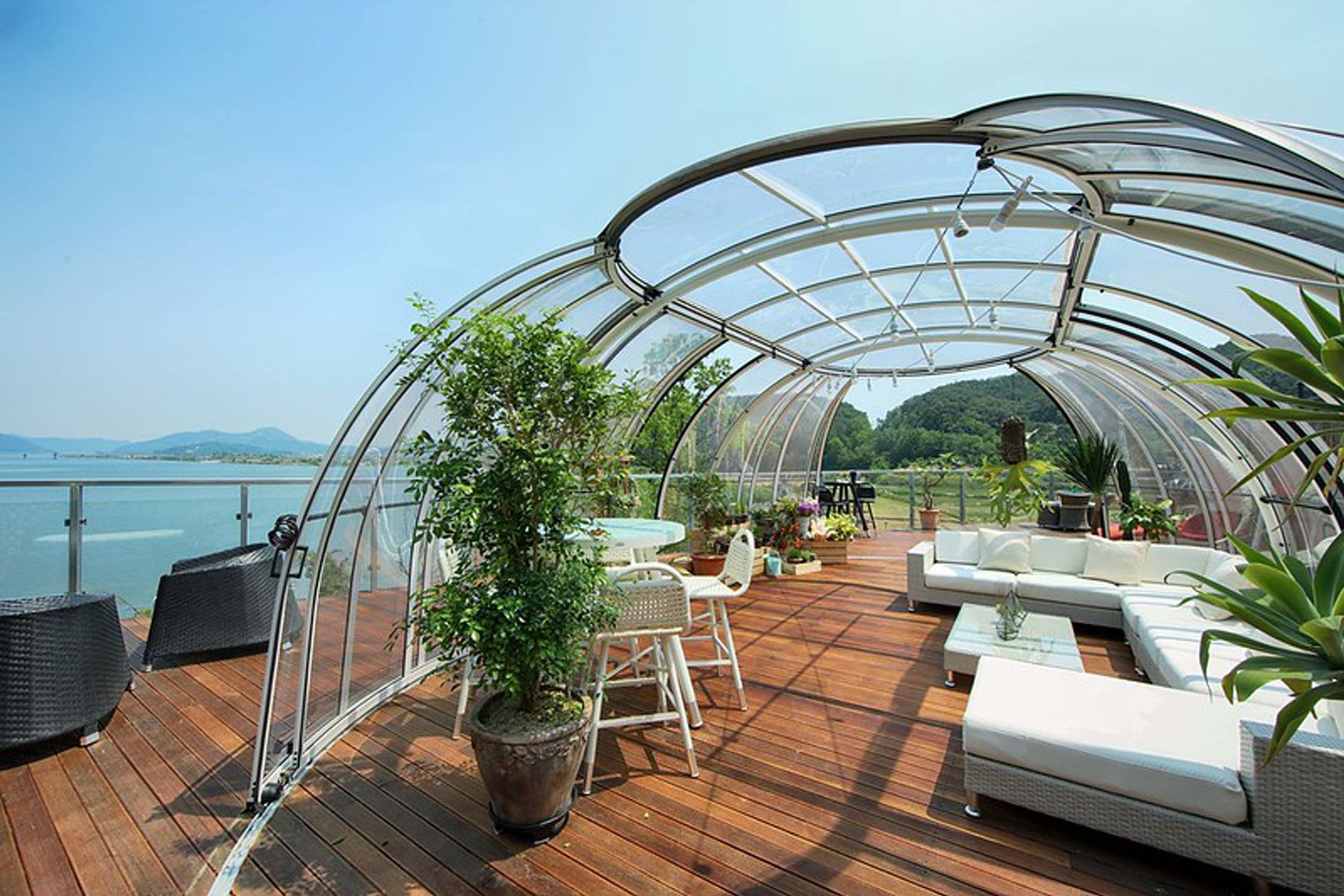 Grand Sunhouse Pool Enclosure