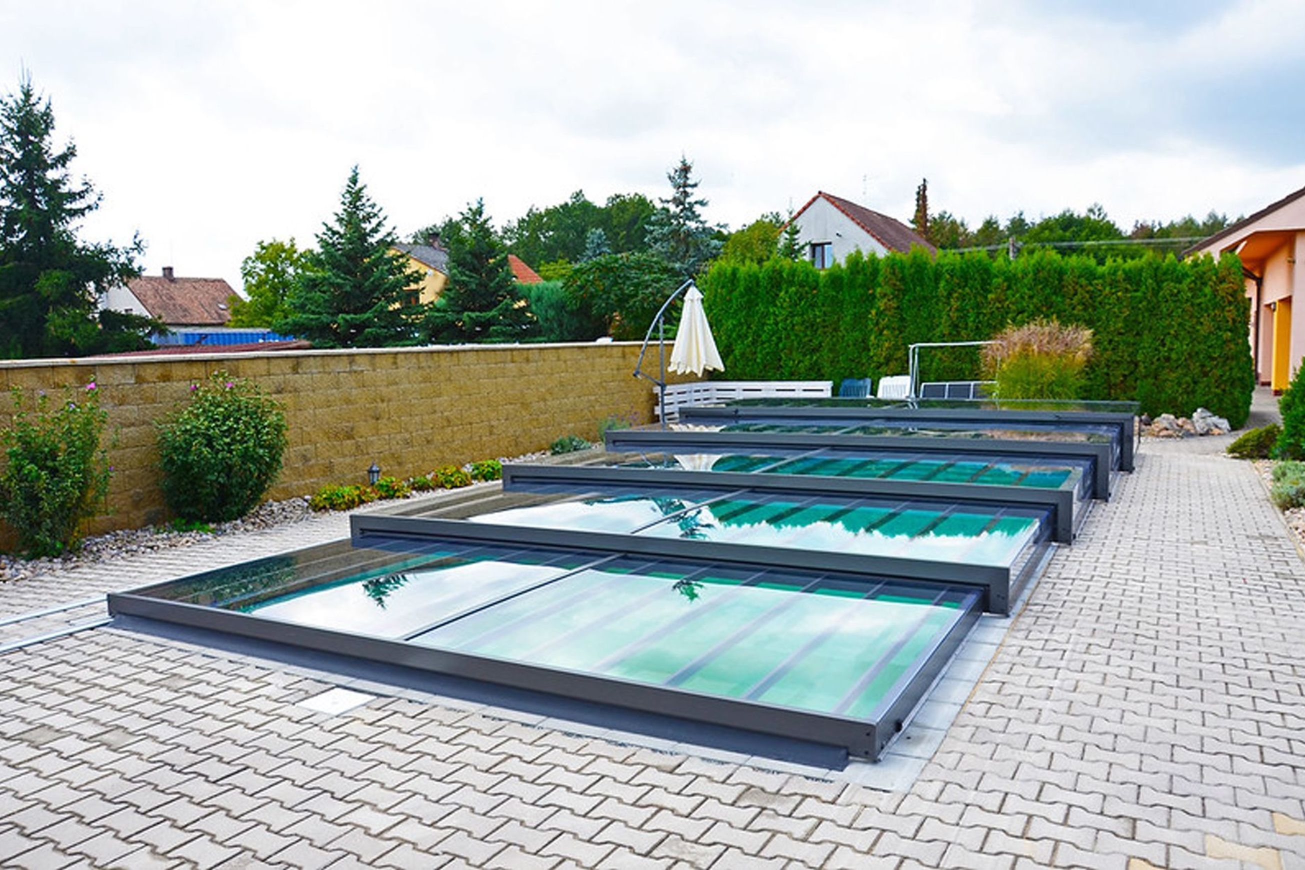 Champion Pool Enclosure