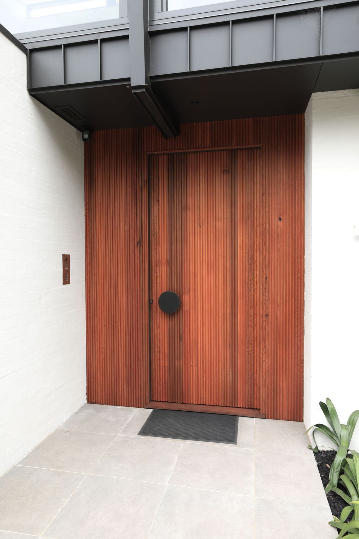 Circular Entrance Pull 3994