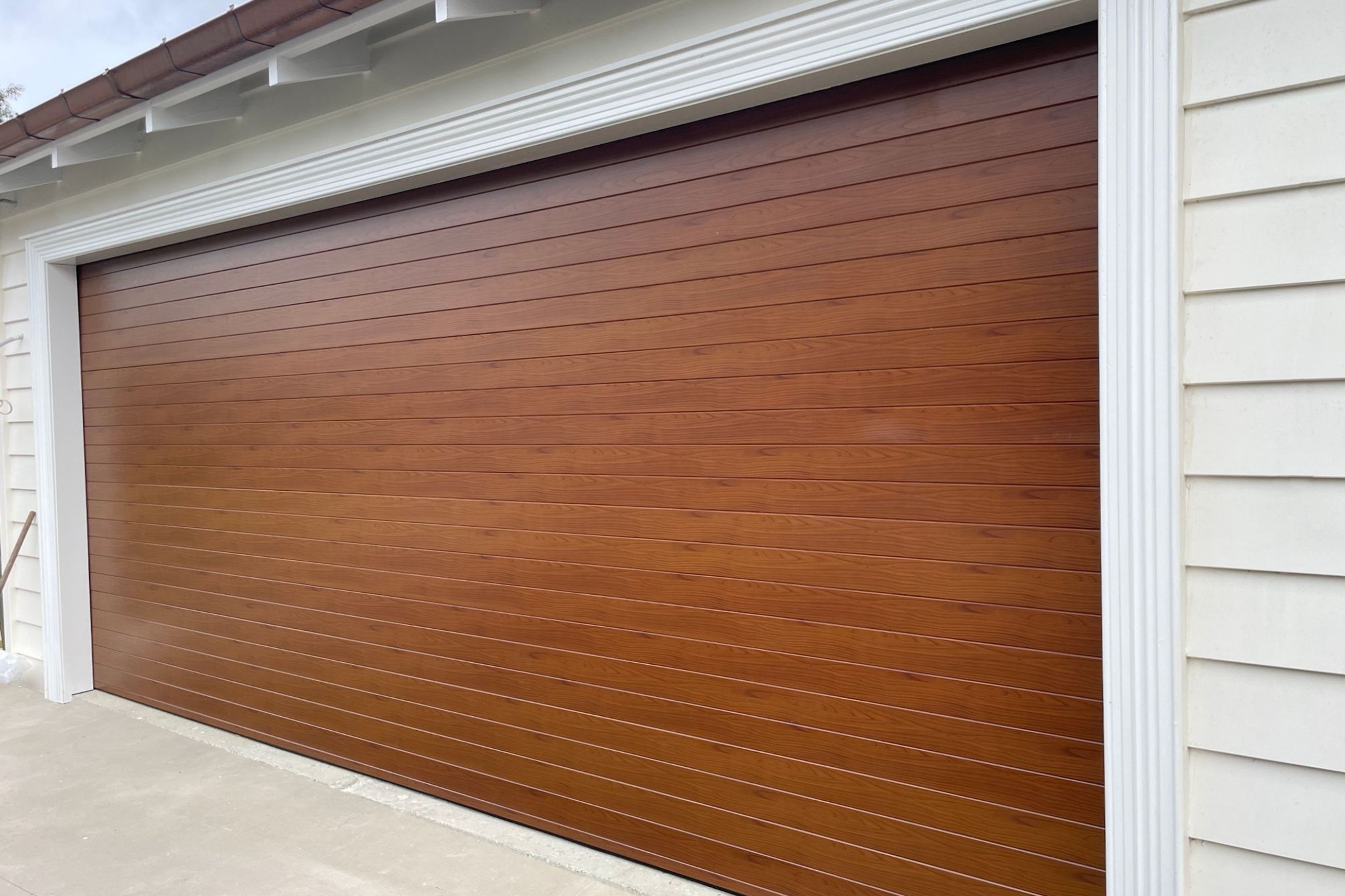 Metwood Aluminium Craftsman Garage Door