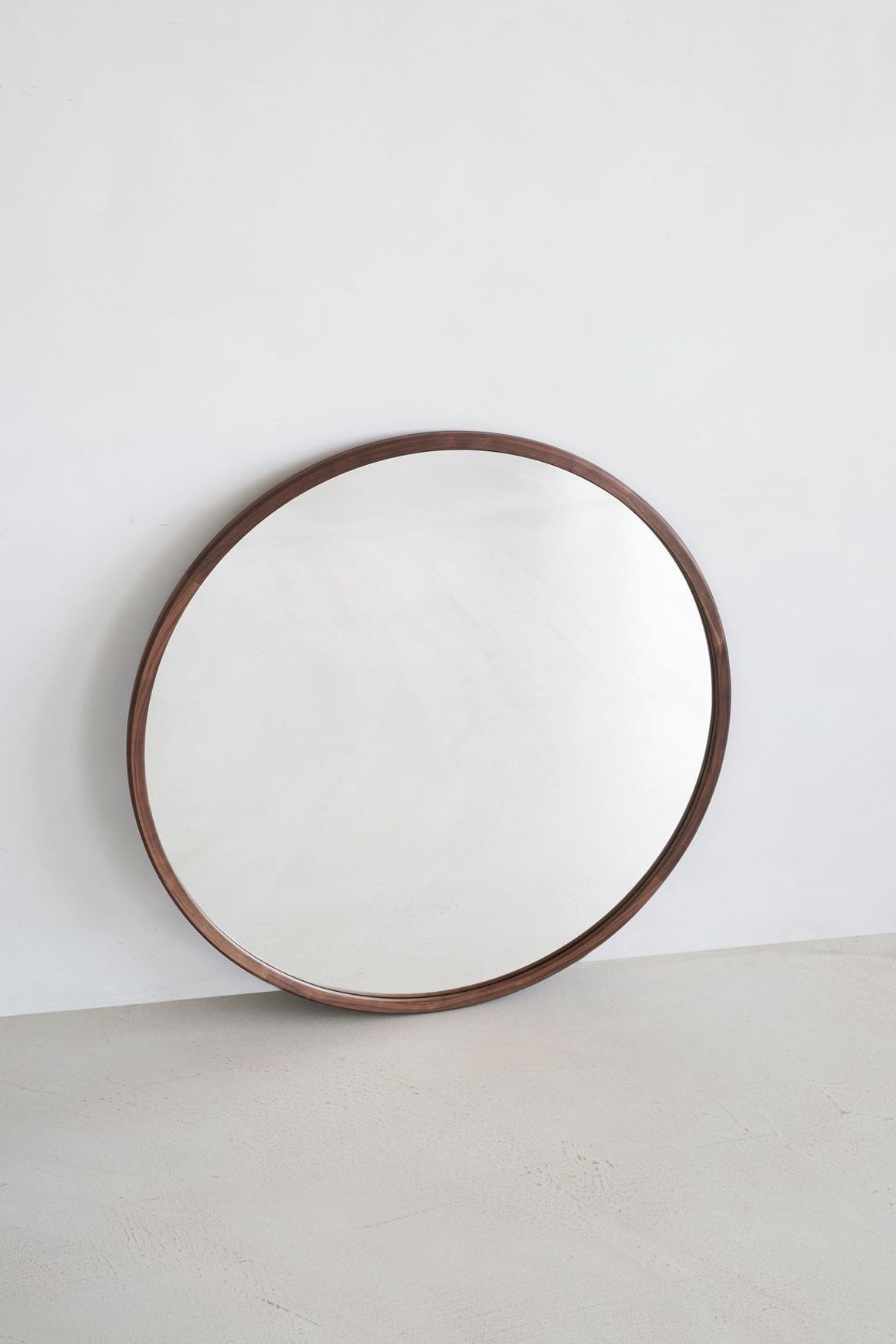 Silhouette Mirror Round by Fredericia